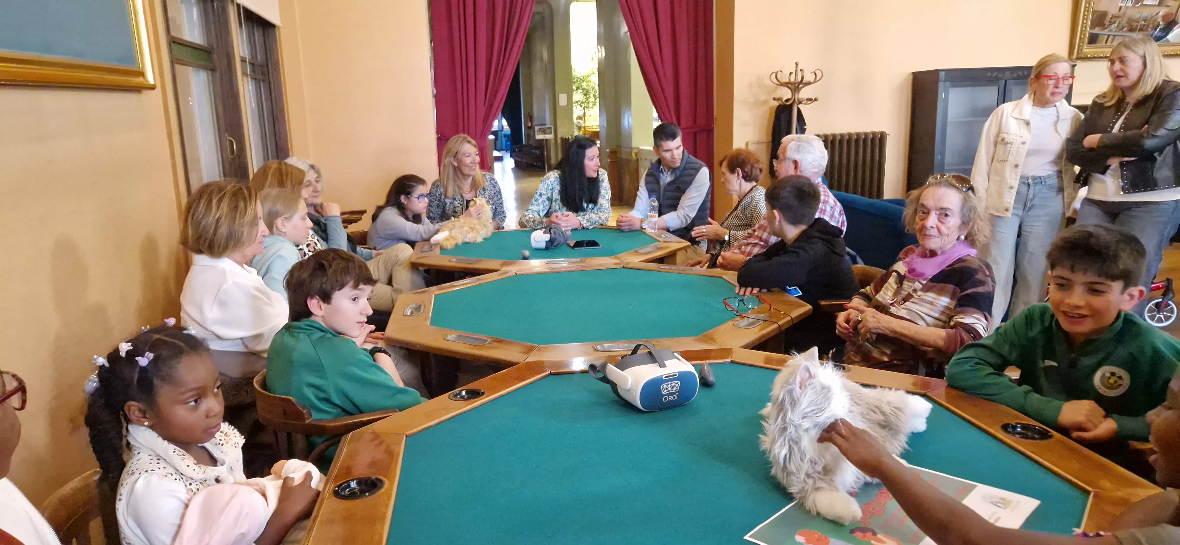 Segunda sesión del programa "Mayores y juguetones". Foto Myriam Martínez