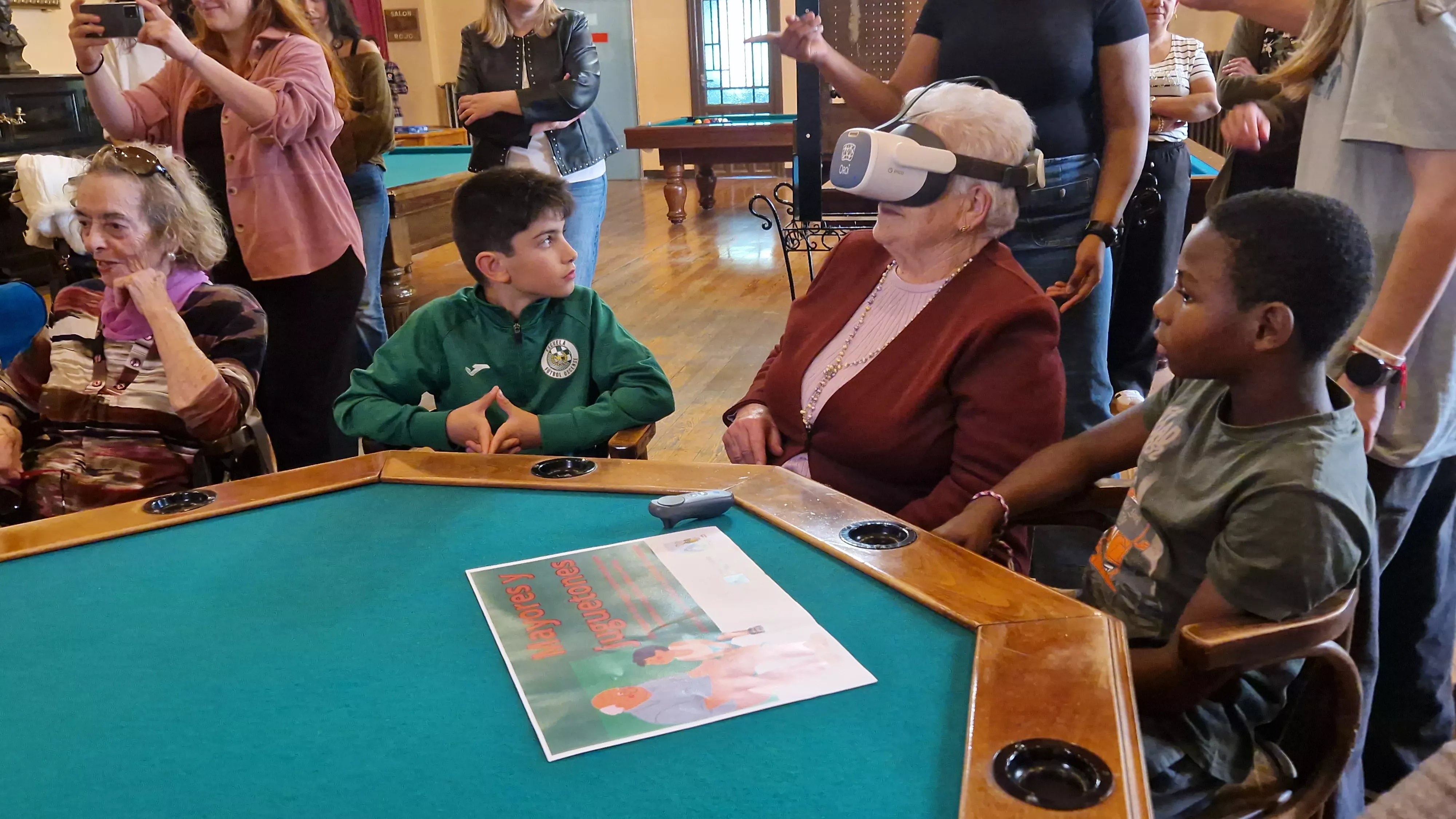 Segunda sesión del programa "Mayores y juguetones". Foto Myriam Martínez