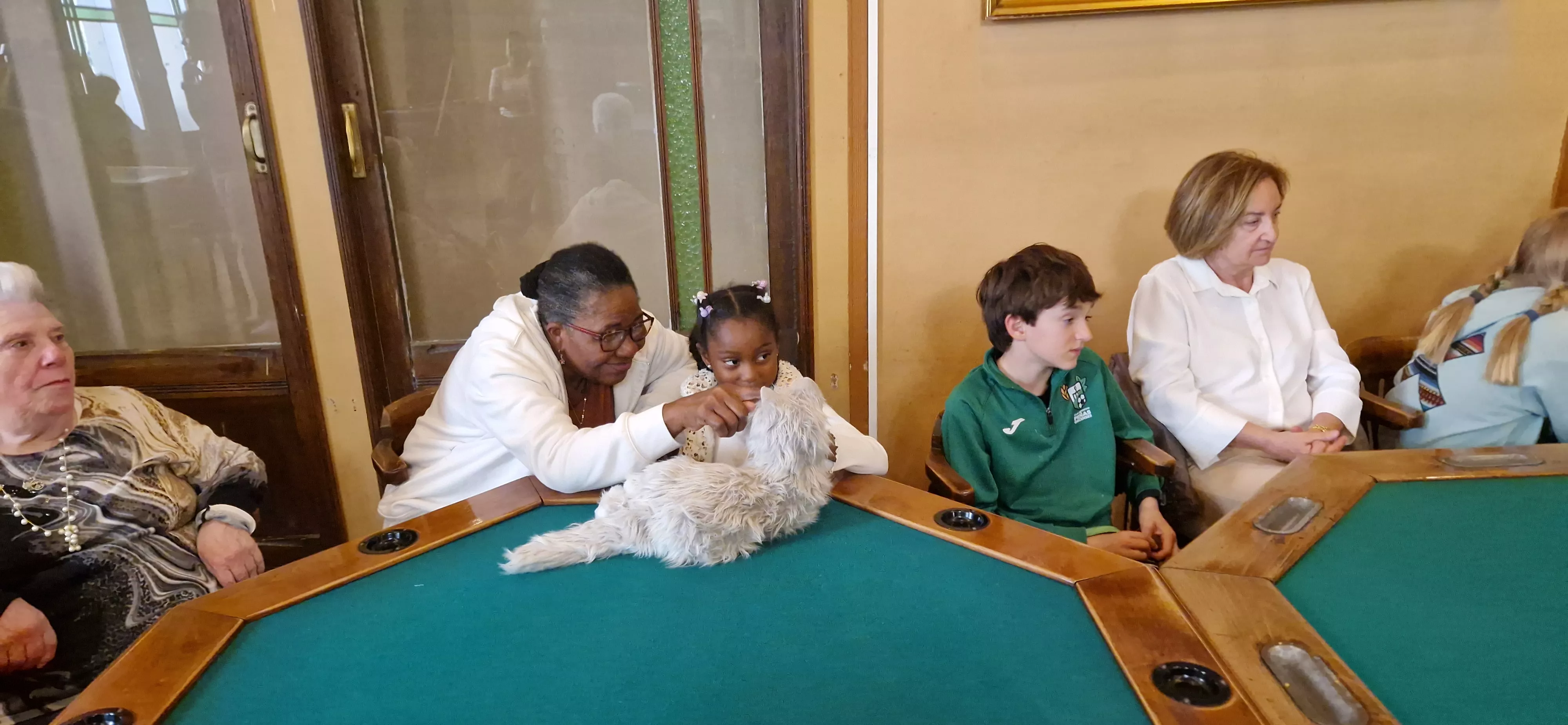 Segunda sesión del programa "Mayores y juguetones". Foto Myriam Martínez