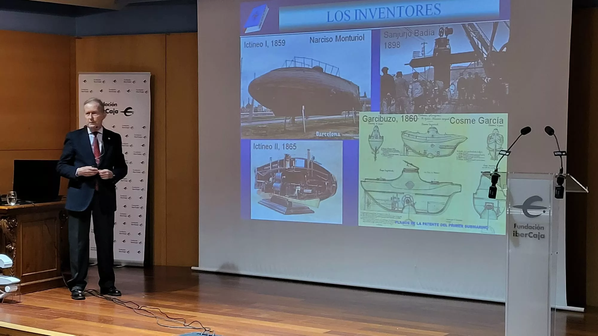 Almirante José María Treviño en su conferencia en Huesca