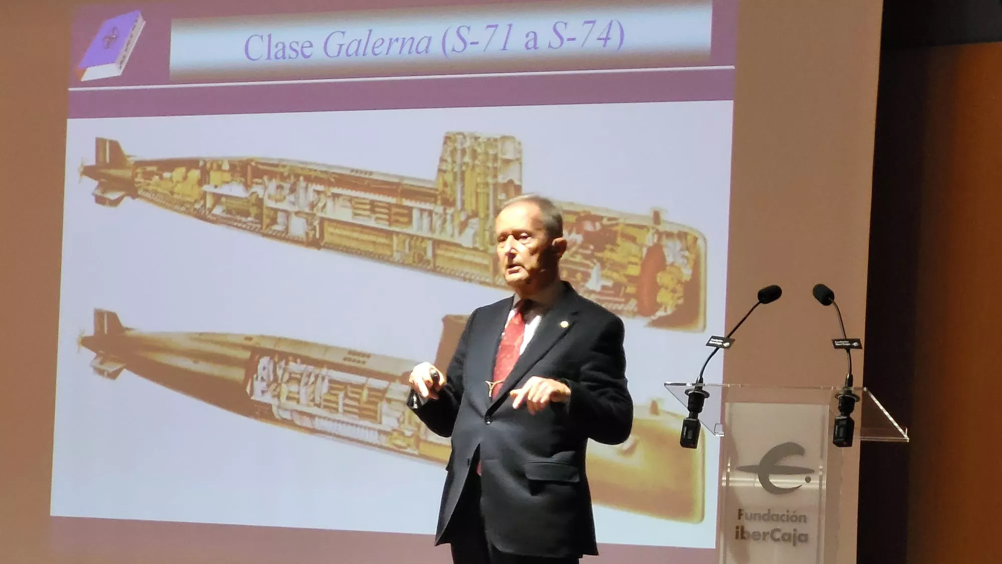 Conferencia del almirante José María Treviño en Huesca