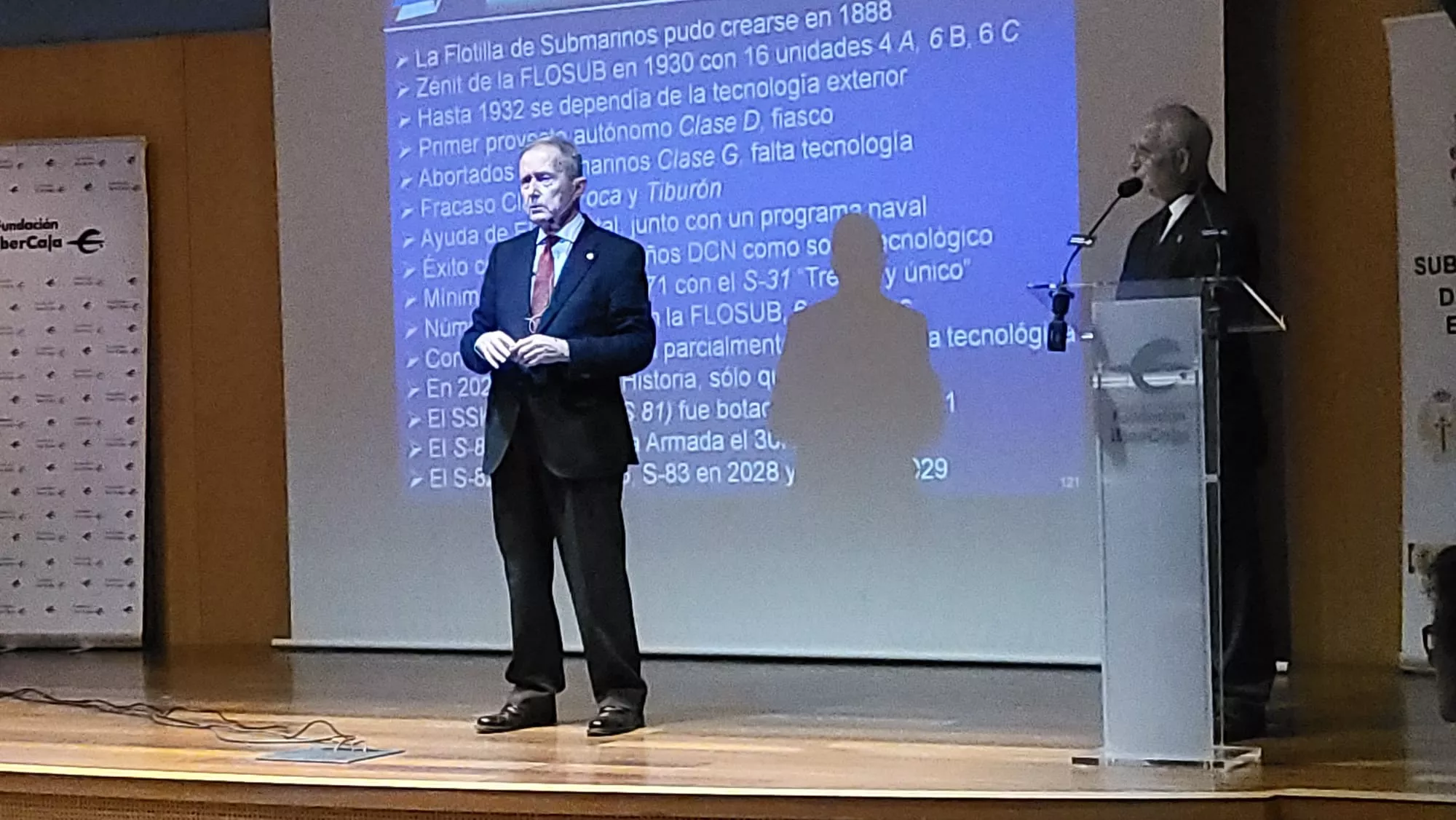 Conferencia del almirante José María Treviño en Huesca