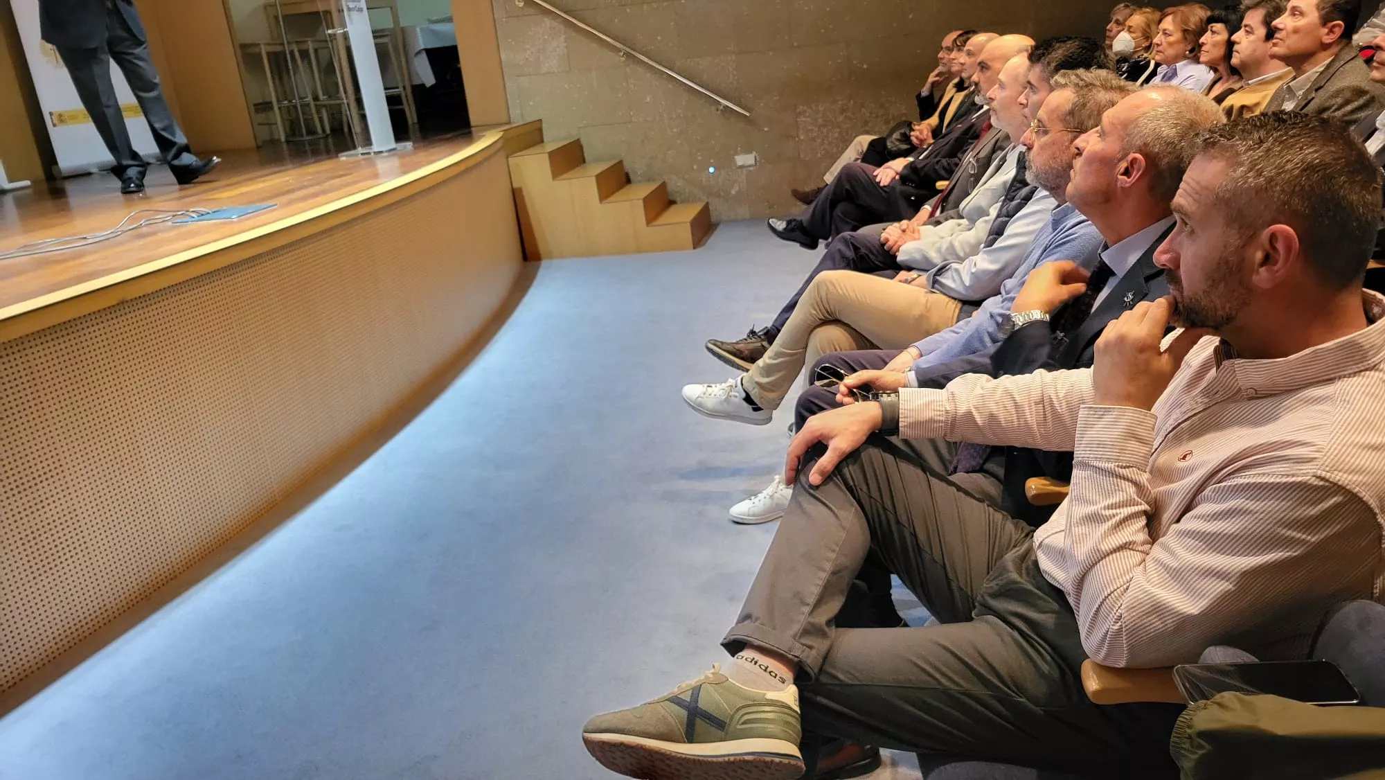 Conferencia del almirante José María Treviño en Huesca