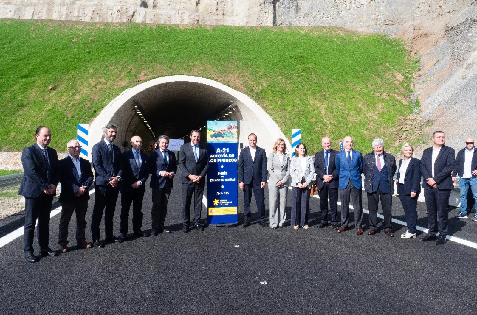 Imagen de la inauguración del nuevo tramo de la A-21.