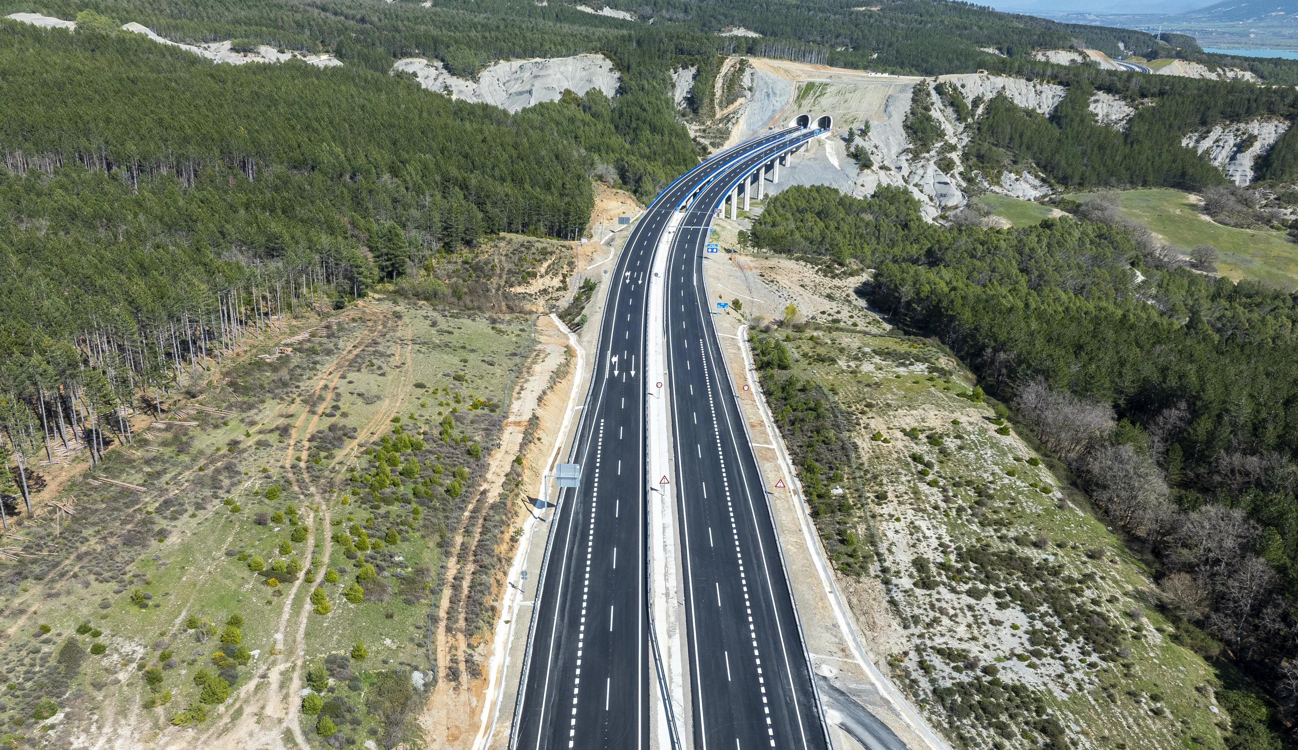Nuevo tramo en servicio de la A-21 entre Sigüés y el enlace de Tiermas.