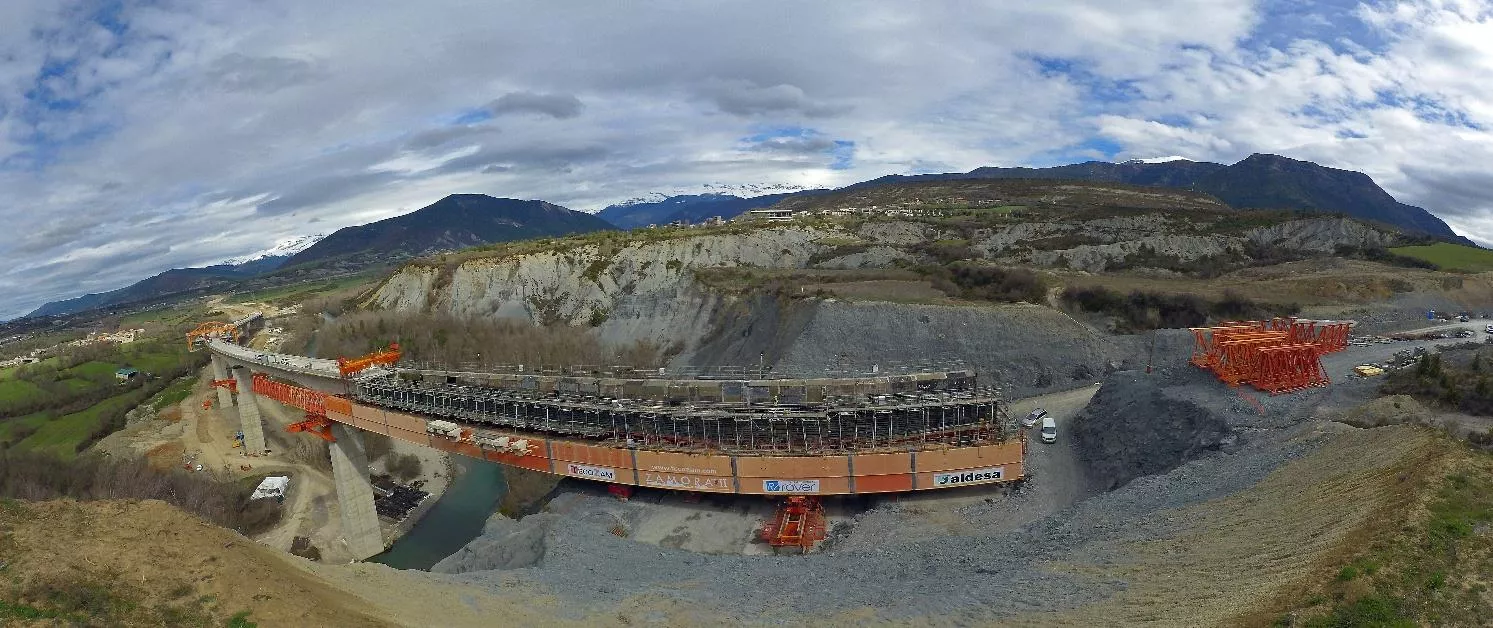 Obras del viaducto sobre los ríos Gállego y Aurín de la A-23.