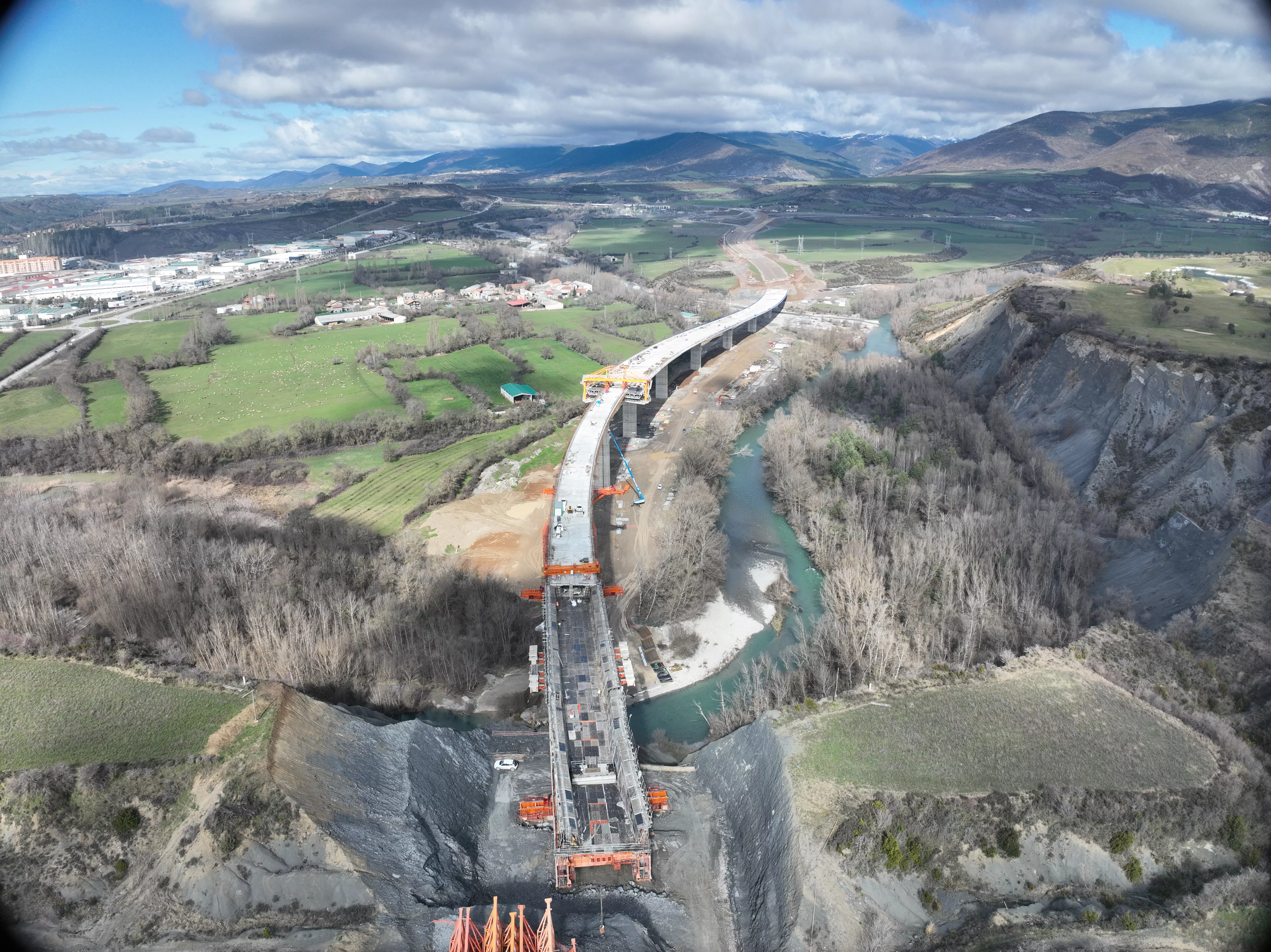 Obras del viaducto sobre los ríos Gállego y Aurín de la A-23.