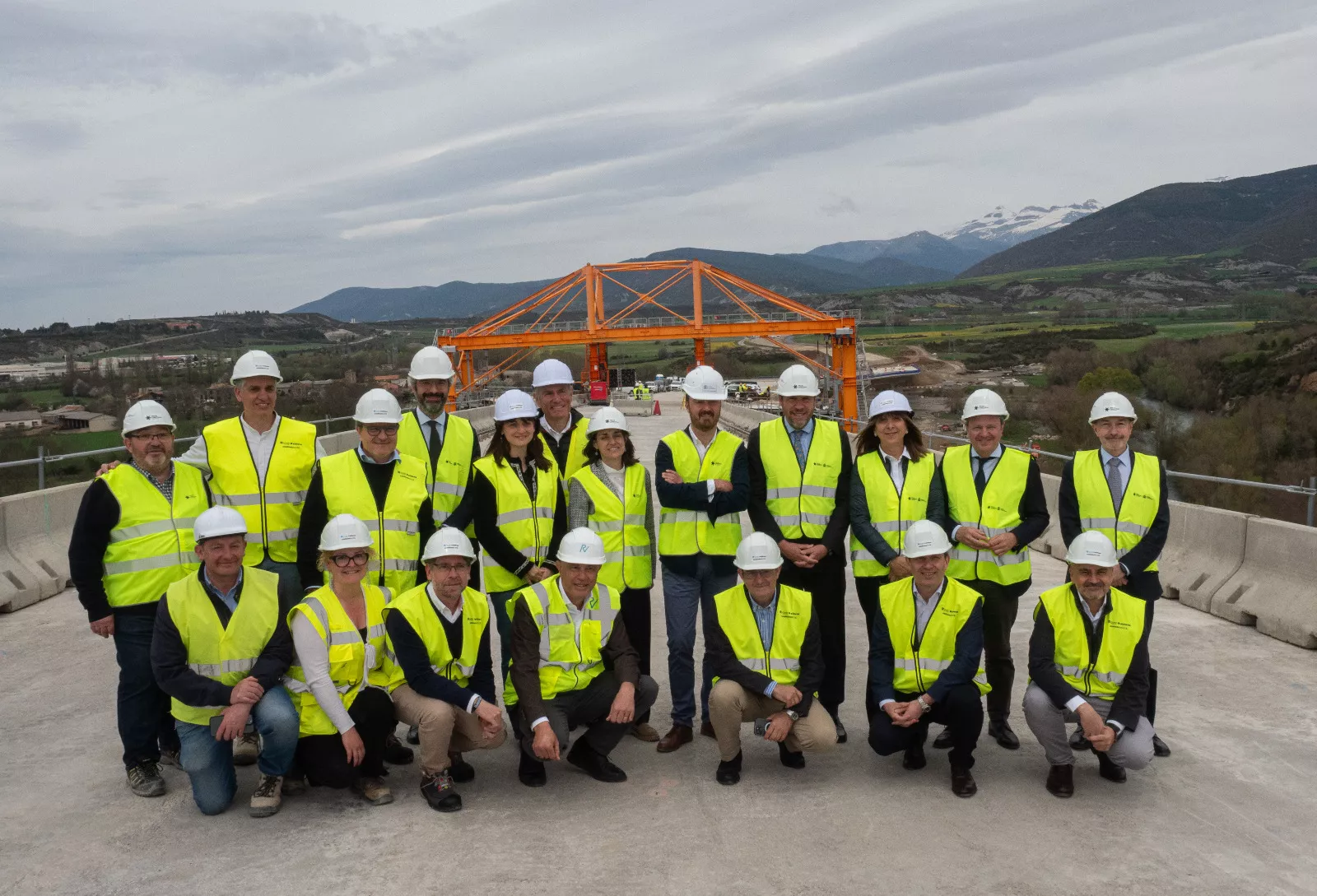 El ministro Óscar Puente ha visitado las obras del viaducto sobre los ríos Gállego y Aurín de la A-23.