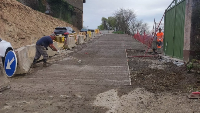 Labores de reparación en la carretera. Labores de reparación en la carretera.
