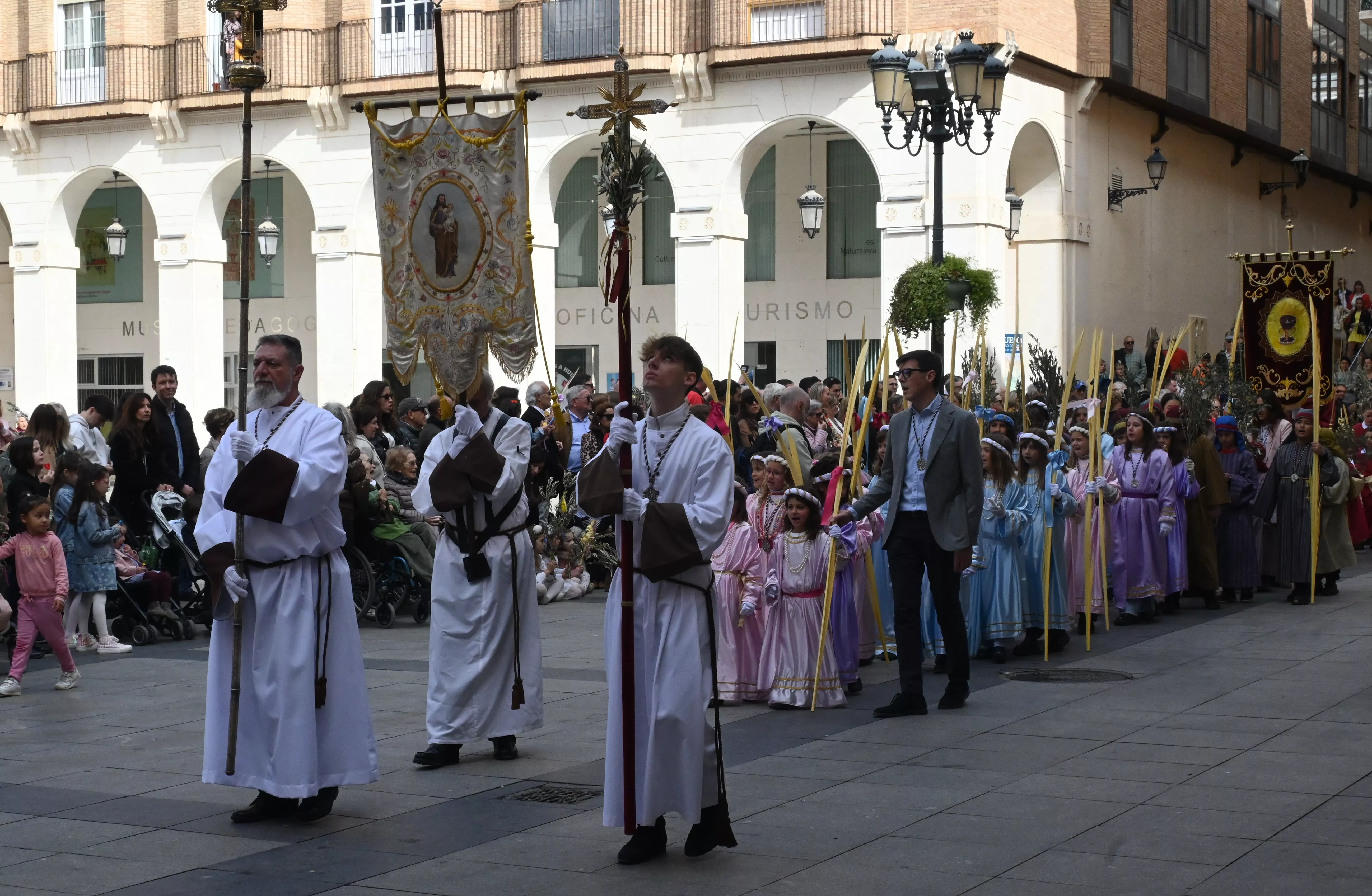 Procesión del Domingo de Ramos en Huesca. Foto Carlos Jalle