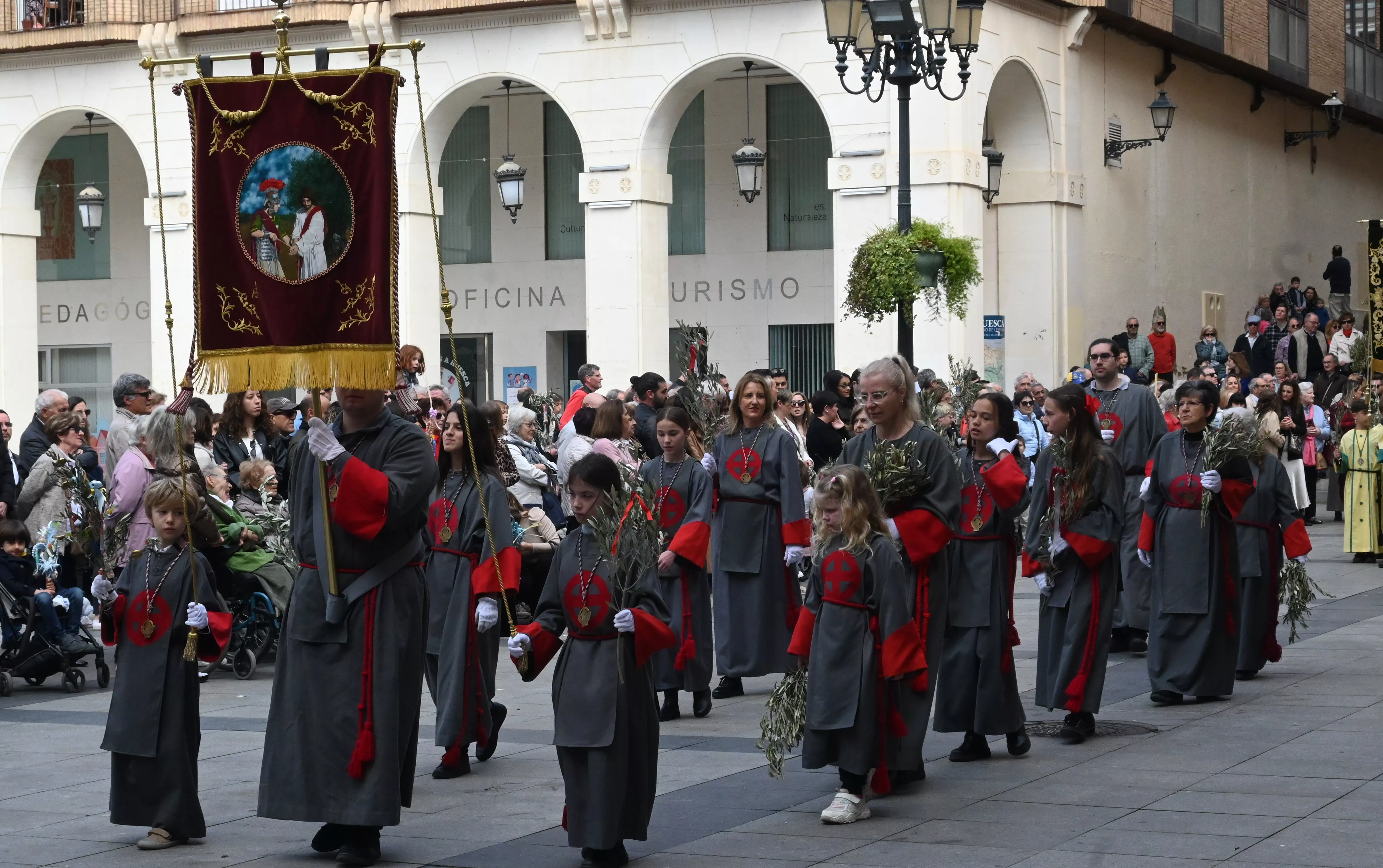 Procesión del Domingo de Ramos en Huesca. Foto Carlos Jalle