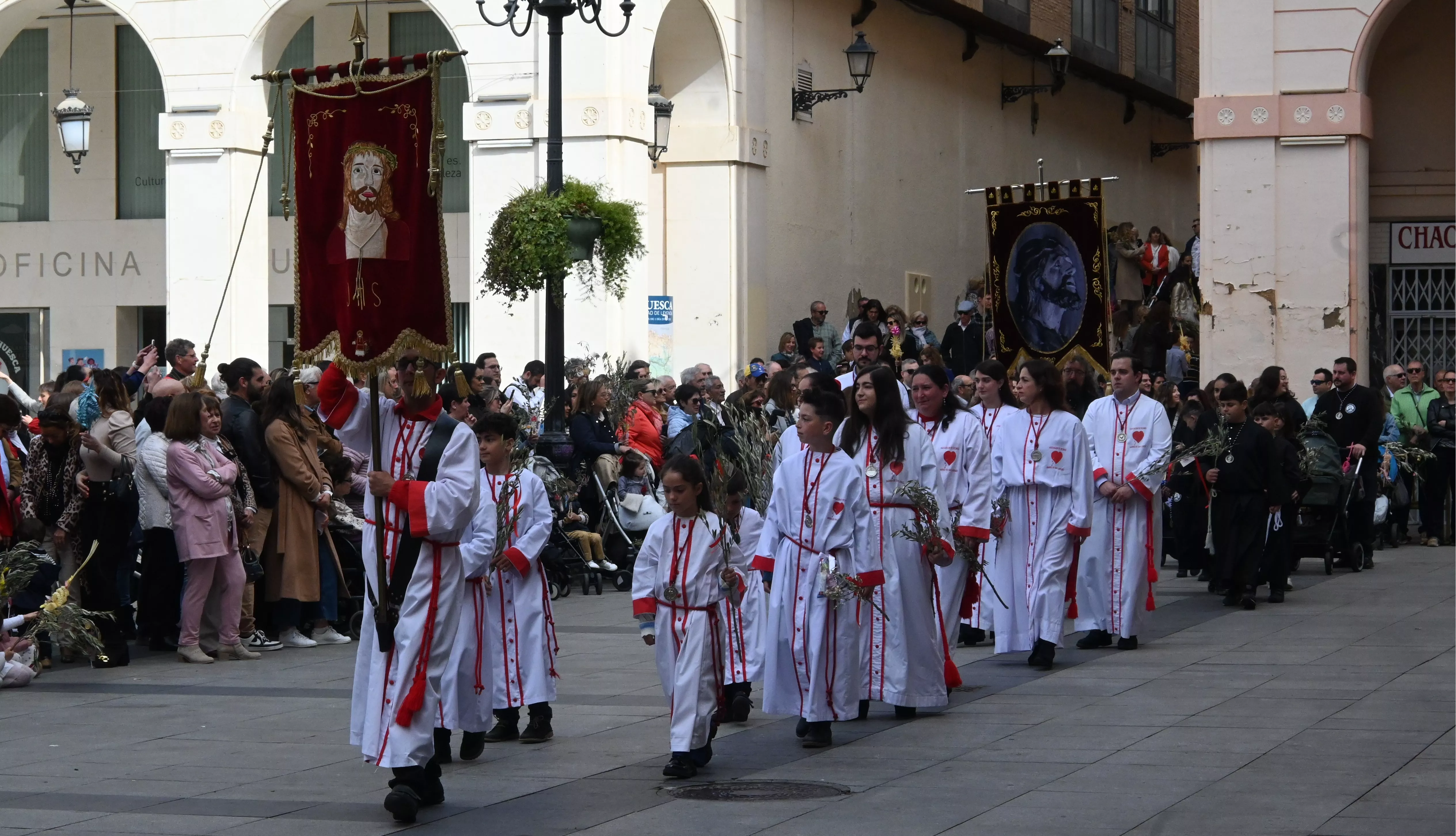 Procesión del Domingo de Ramos en Huesca. Foto Carlos Jalle