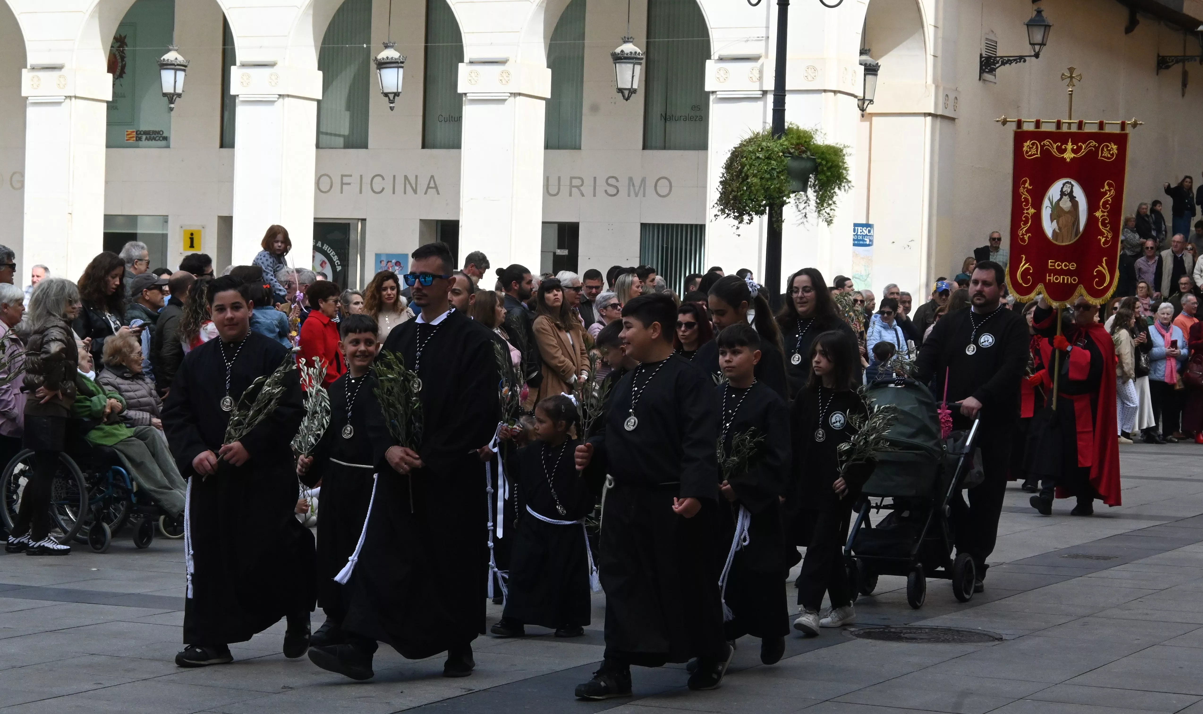 Procesión del Domingo de Ramos en Huesca. Foto Carlos Jalle