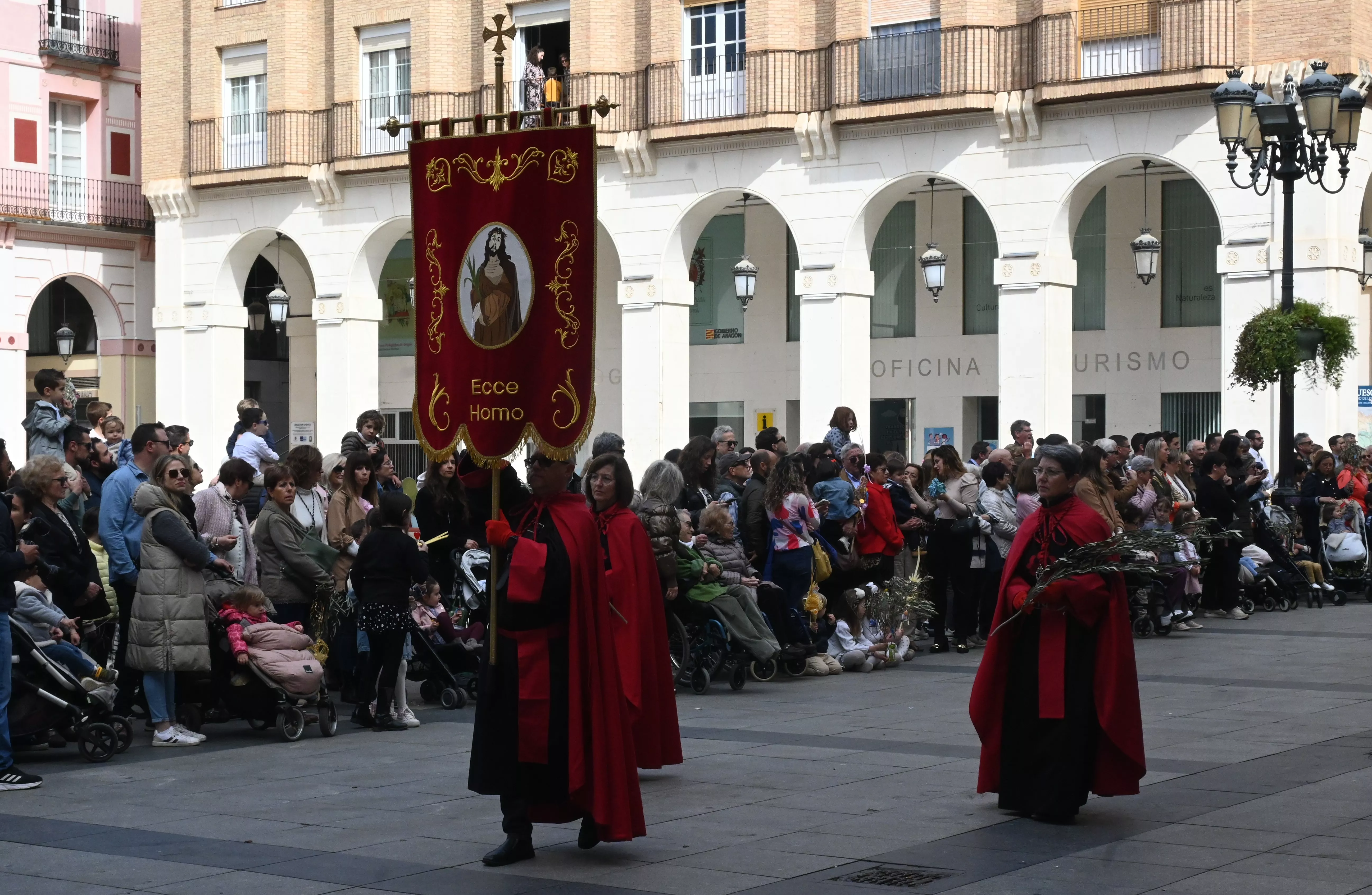 Procesión del Domingo de Ramos en Huesca. Foto Carlos Jalle