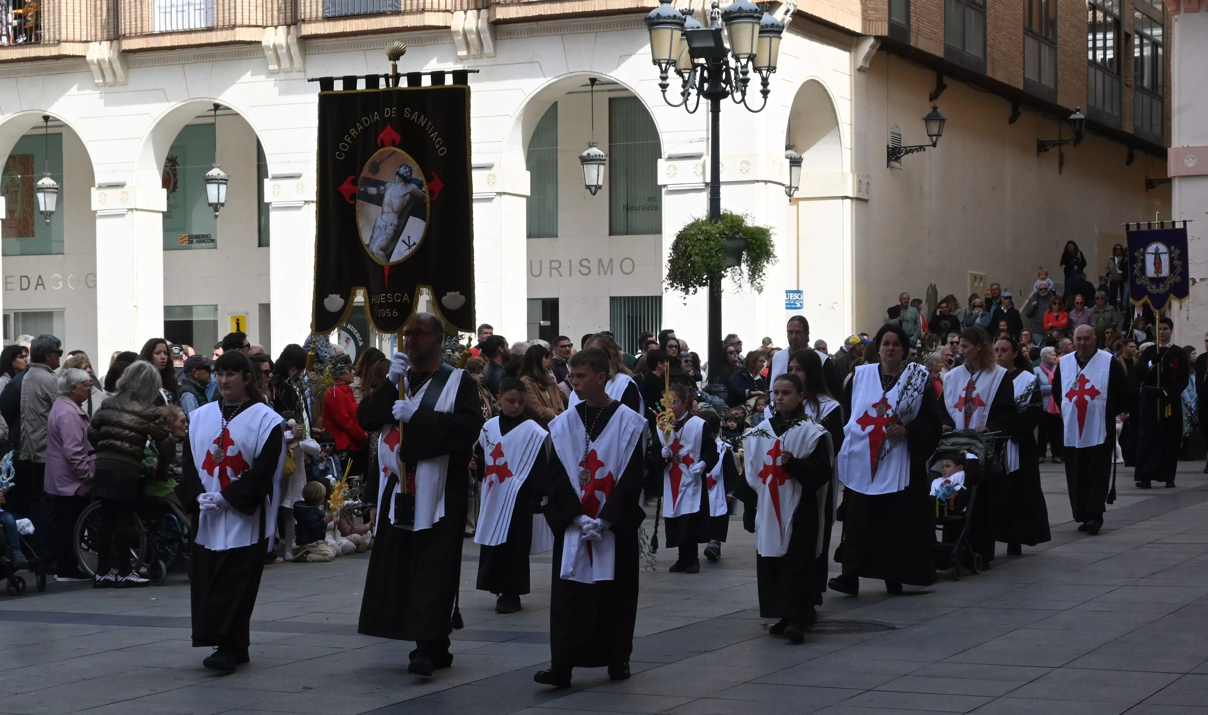 Procesión del Domingo de Ramos en Huesca. Foto Carlos Jalle