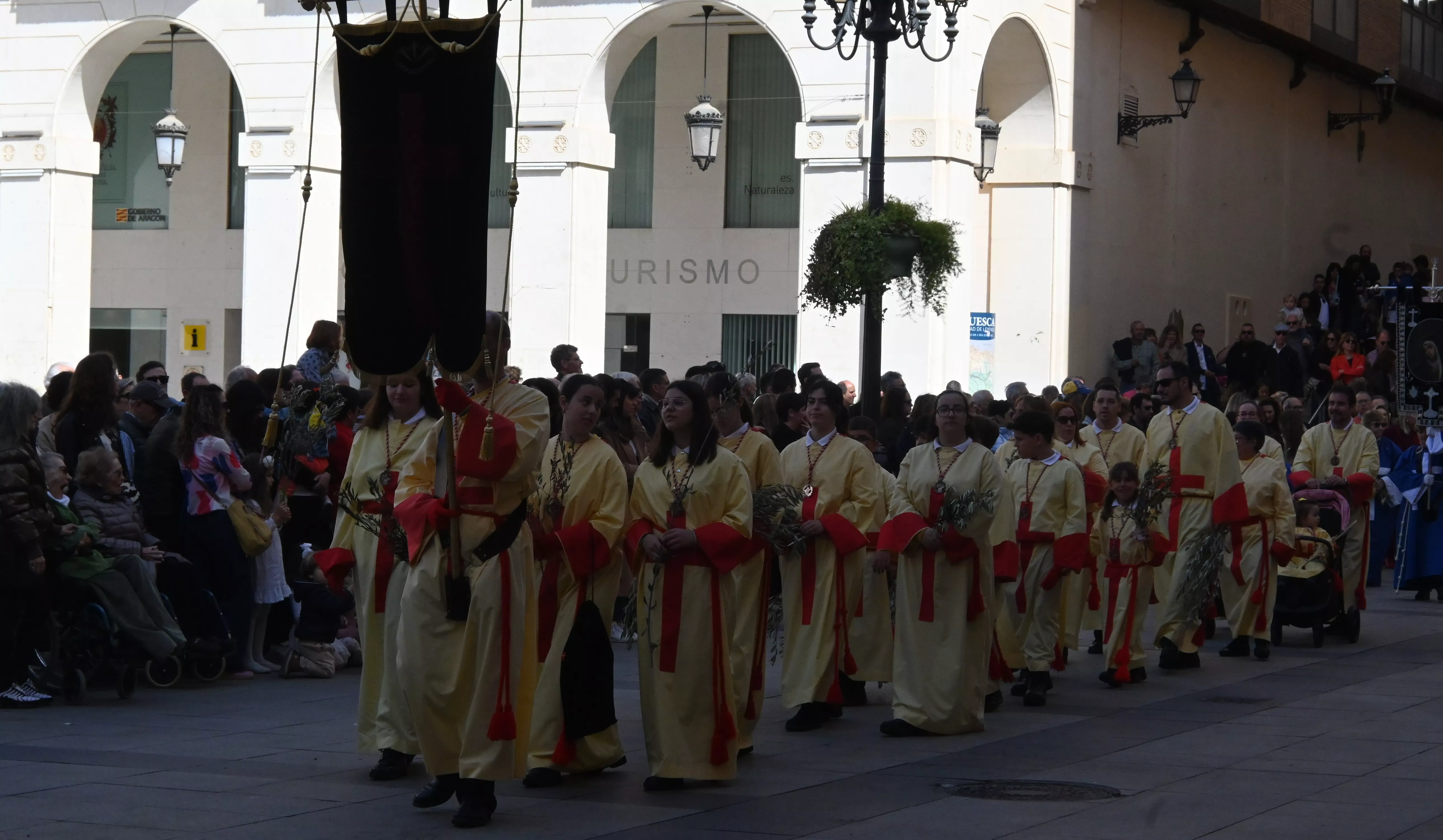 Procesión del Domingo de Ramos en Huesca. Foto Carlos Jalle
