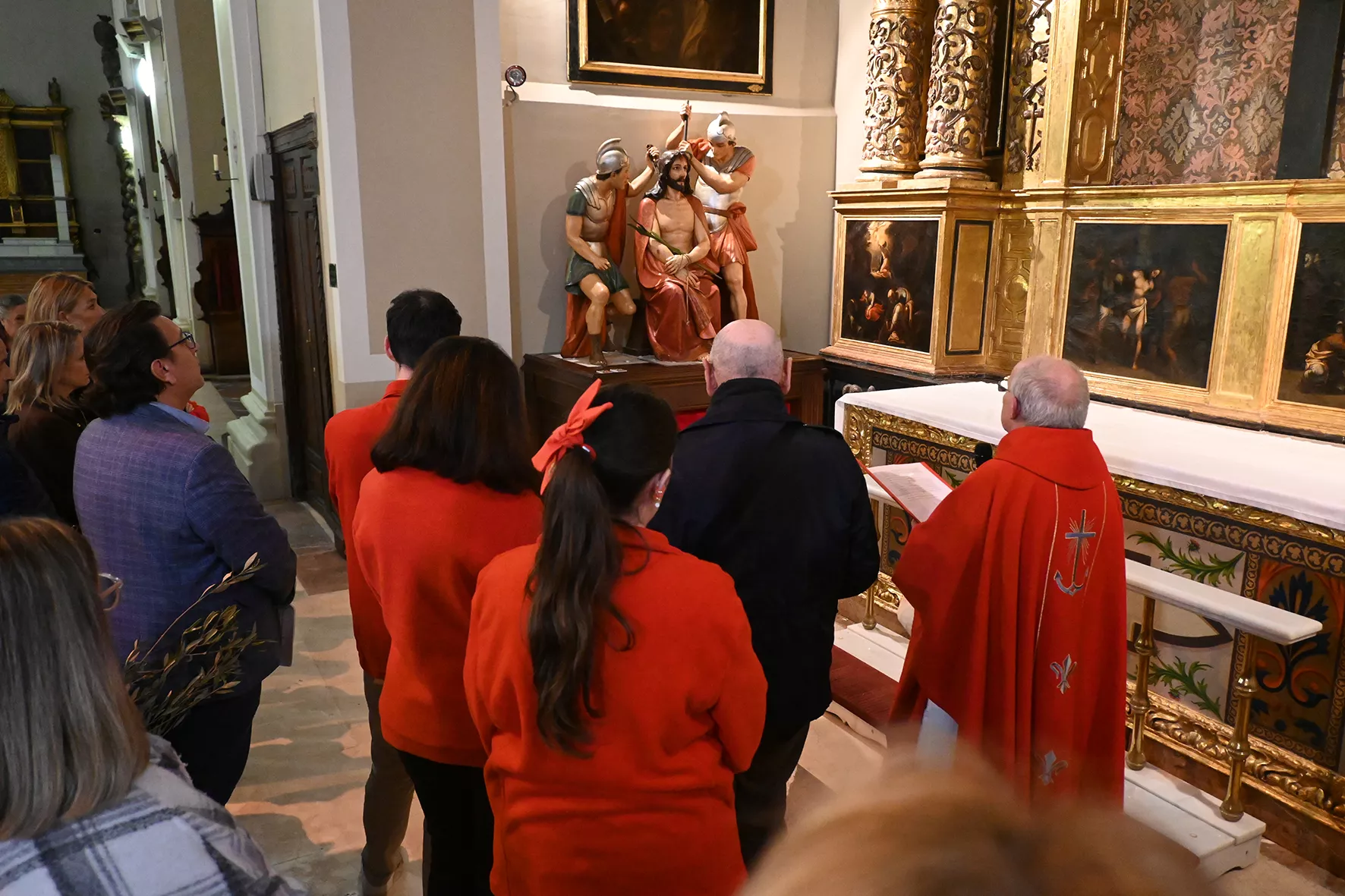 Altar del Cristo Coronado en San Lorenzo. Foto Carlos Jalle