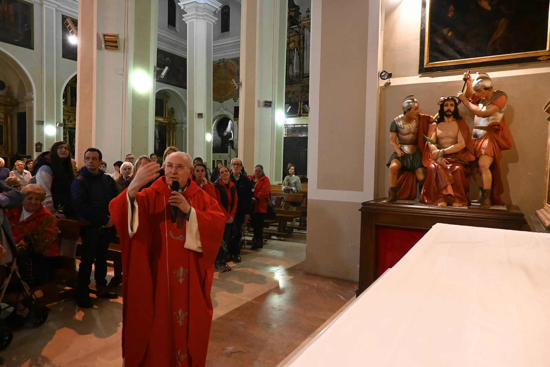 Altar del Cristo Coronado en San Lorenzo. Foto Carlos Jalle