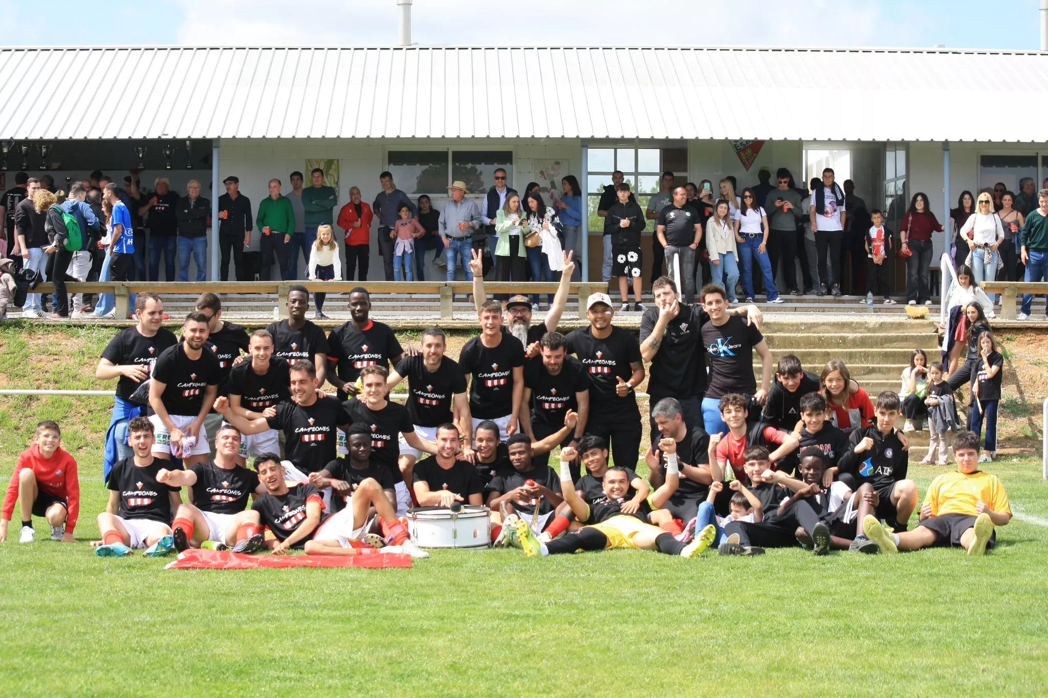 El Esplús celebra el ascenso de categoría.