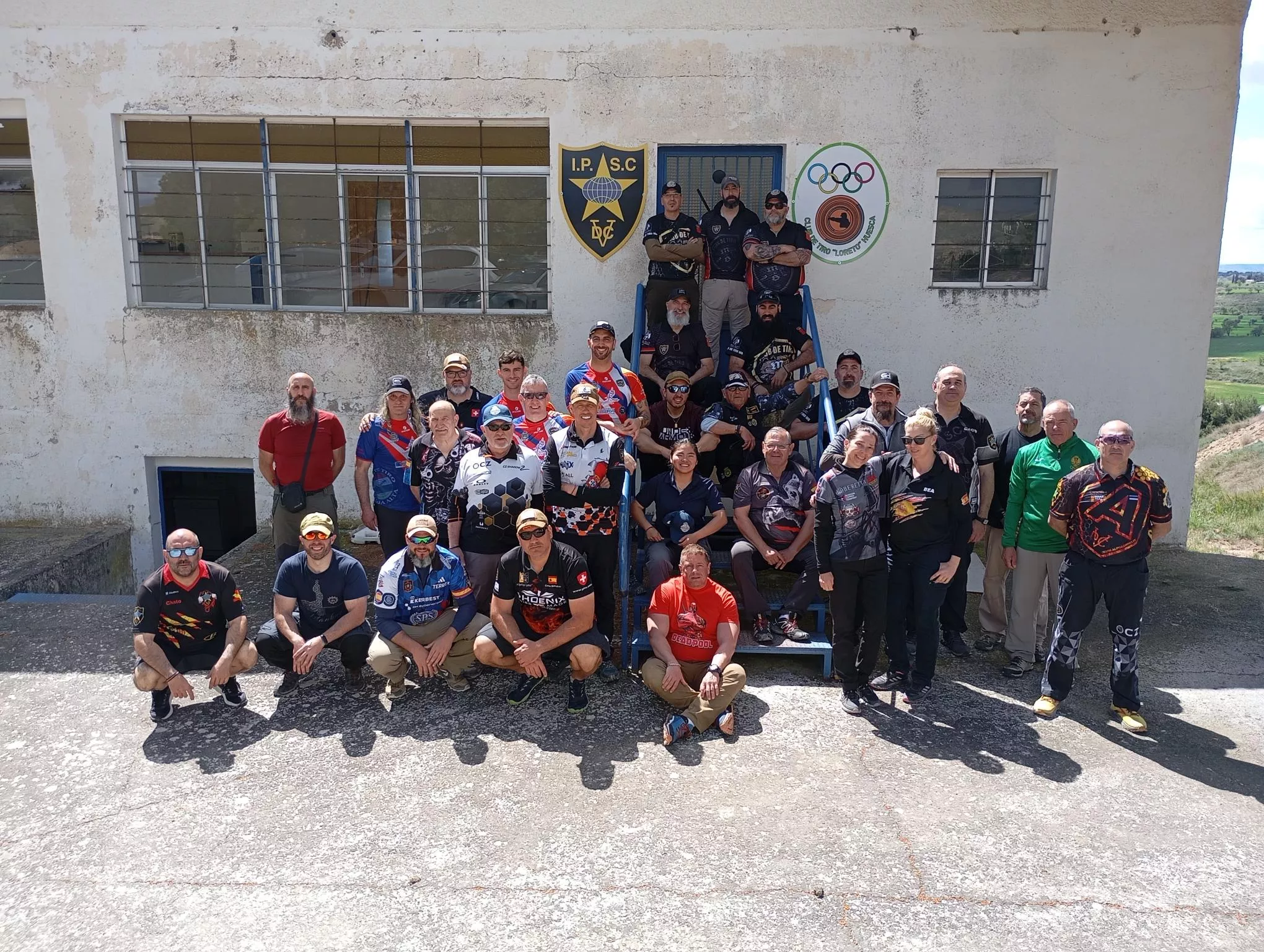 Foto de familia en el Club Tiro Loreto.