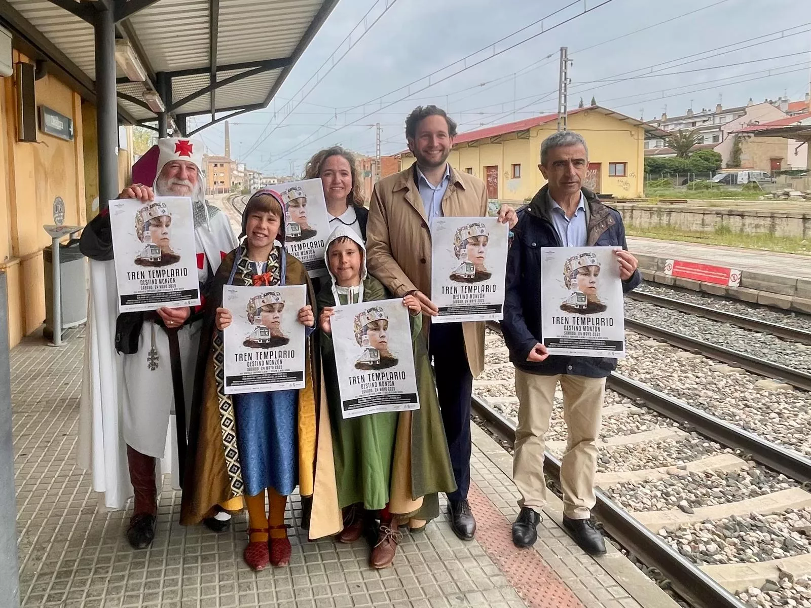 El nuevo Tren Templario acerca a los zaragozanos al Homenaje a Jaime I y Guillem de Mont-rodón en Monzón.