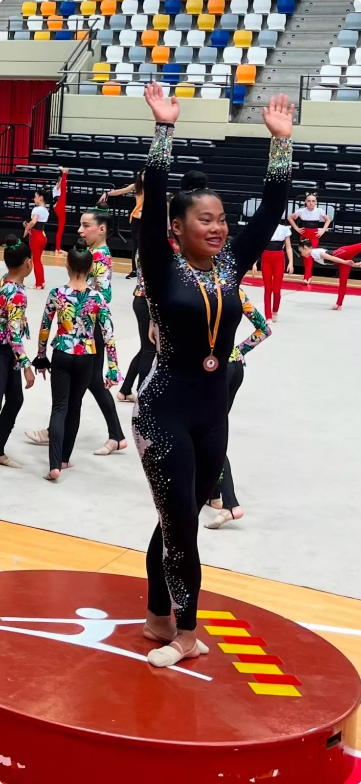 Shannea Marco, Junior absoluta. 3ª clasificada en mazas en la 1ª fase del campeonato de Aragón equipos