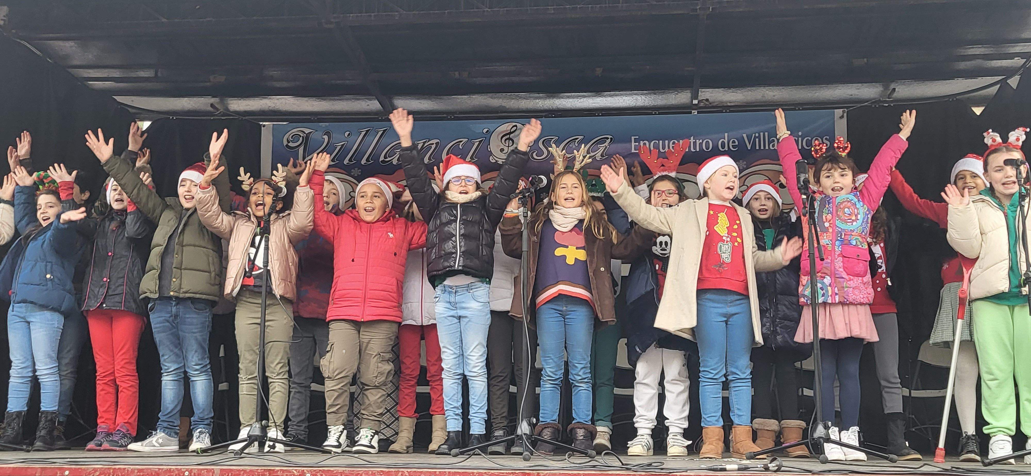 El escenario de la plaza de Navarra se ha llenado de música y alegría