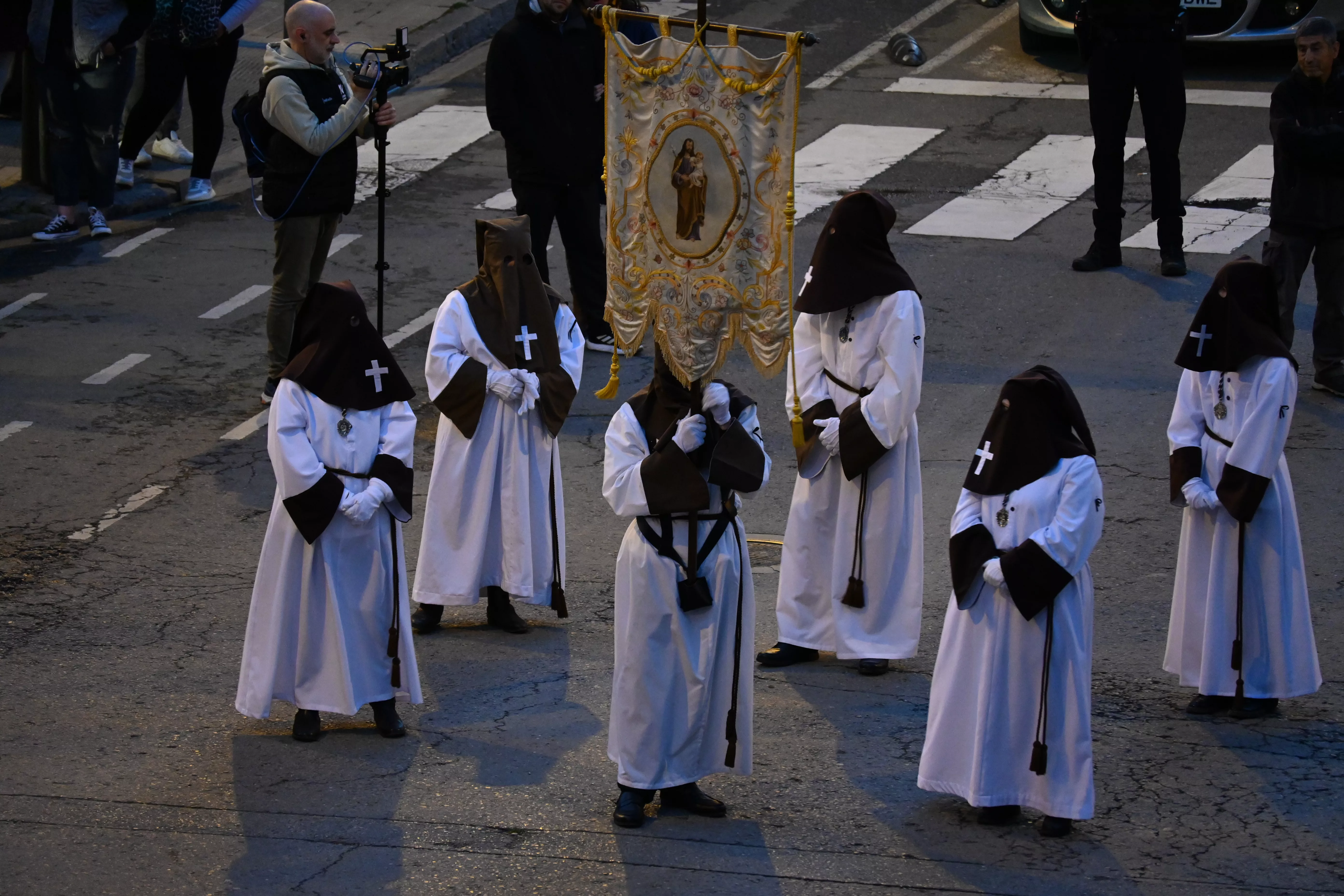 Procesión del Santo Cáliz con el Cenáculo