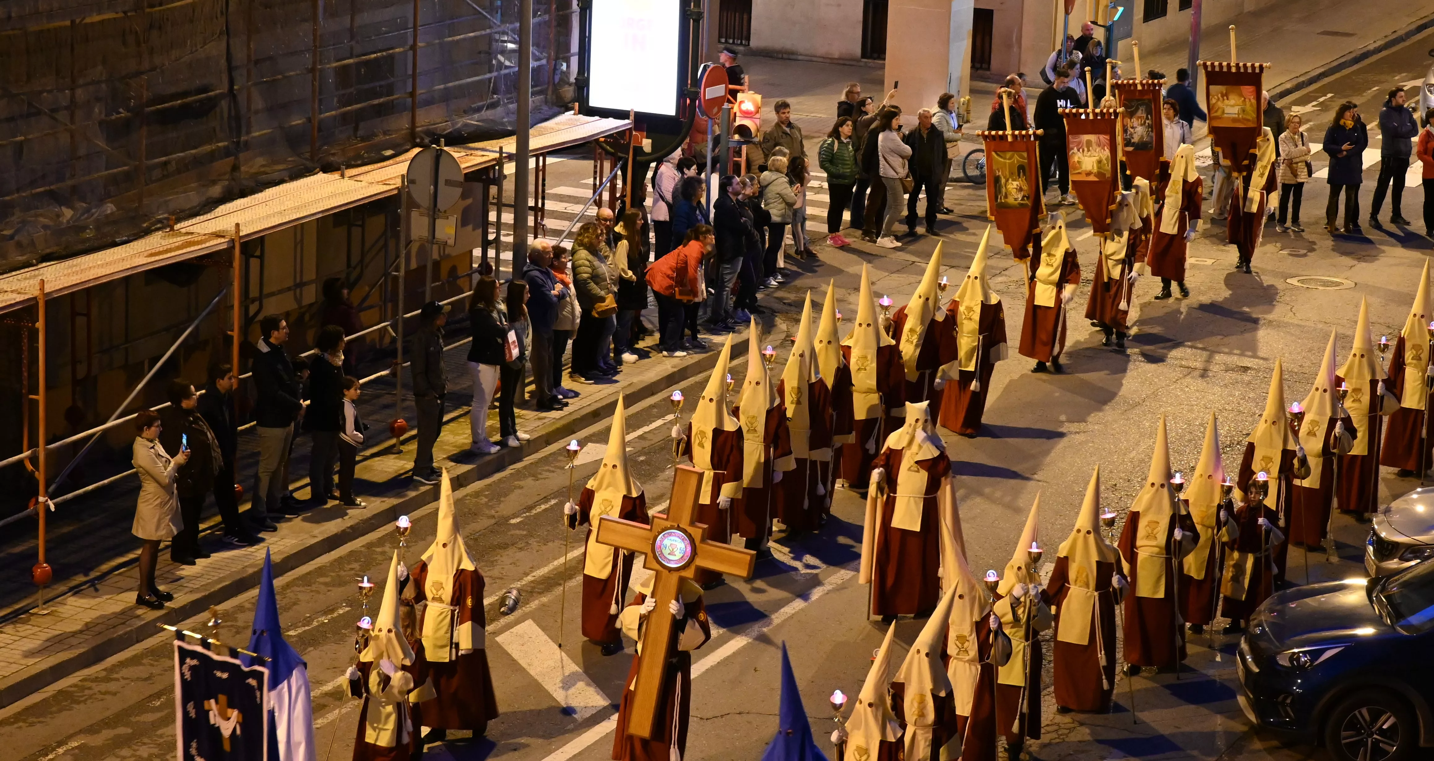 Procesión del Santo Cáliz con el Cenáculo