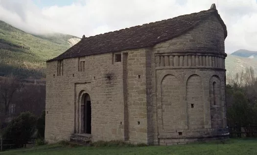 Iglesia de San Miguel de Busa que se traslada en la película El Desencanto