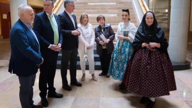 Participantes en la presentación en Zaragoza del Día de la Faldeta.