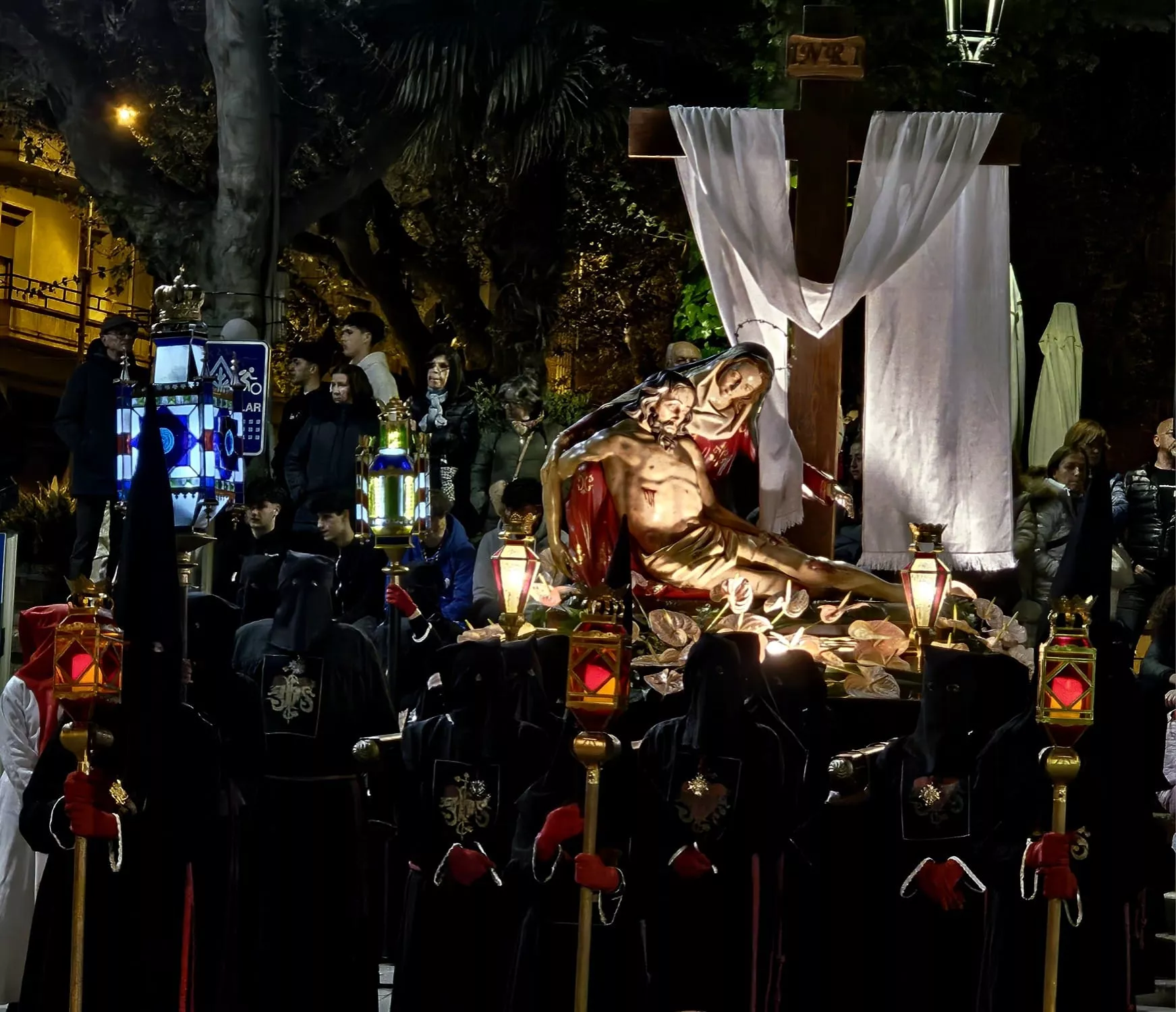 Impresionante Procesión de las Lágrimas de María en Barbastro