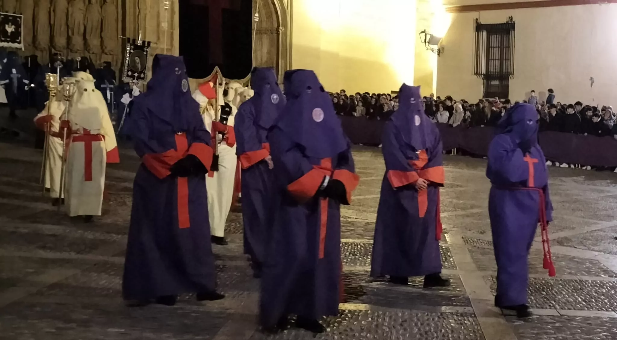  Procesión de la Real Cofradía de Jesús Nazareno de Huesca. Foto María José Sampietro
