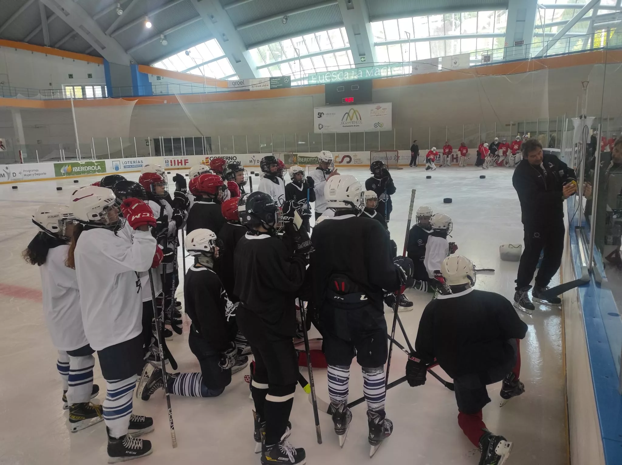 La cantera del hockey se reúne en Jaca.