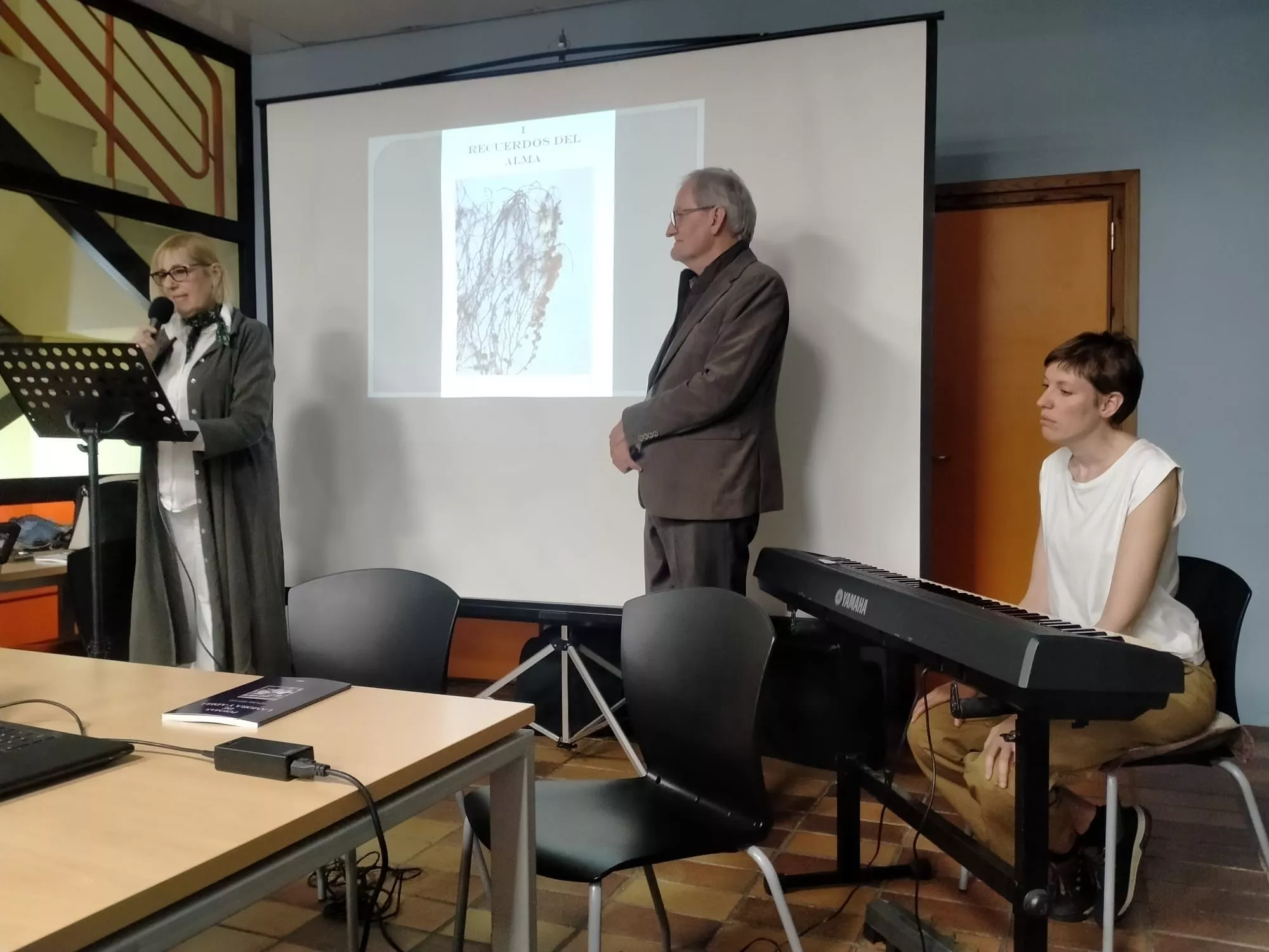 Presentación del libro "Poemas de Lamora y Adell".