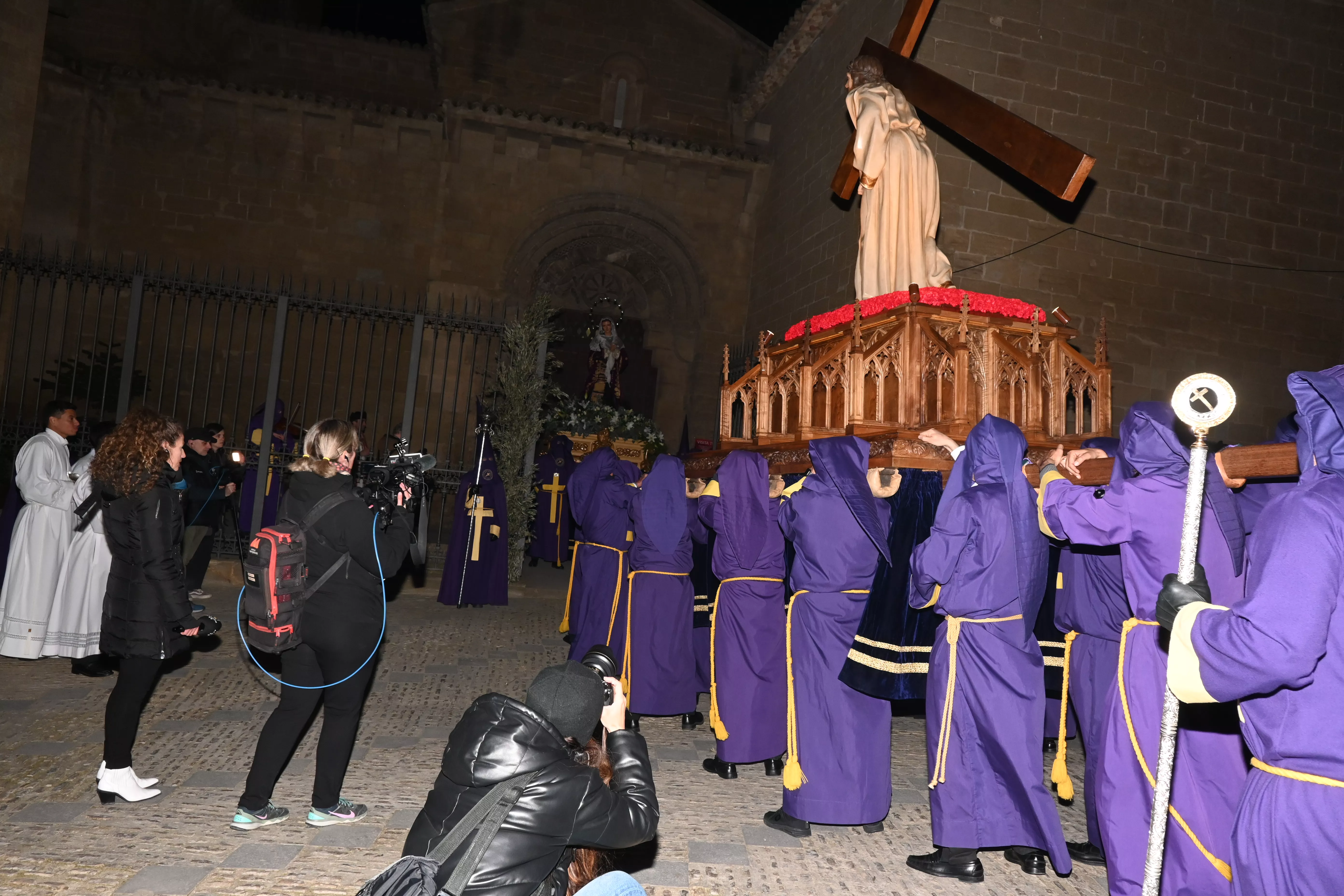 Procesión de la Real Cofradía de Jesús Nazareno de Huesca. Foto Carlos Jalle