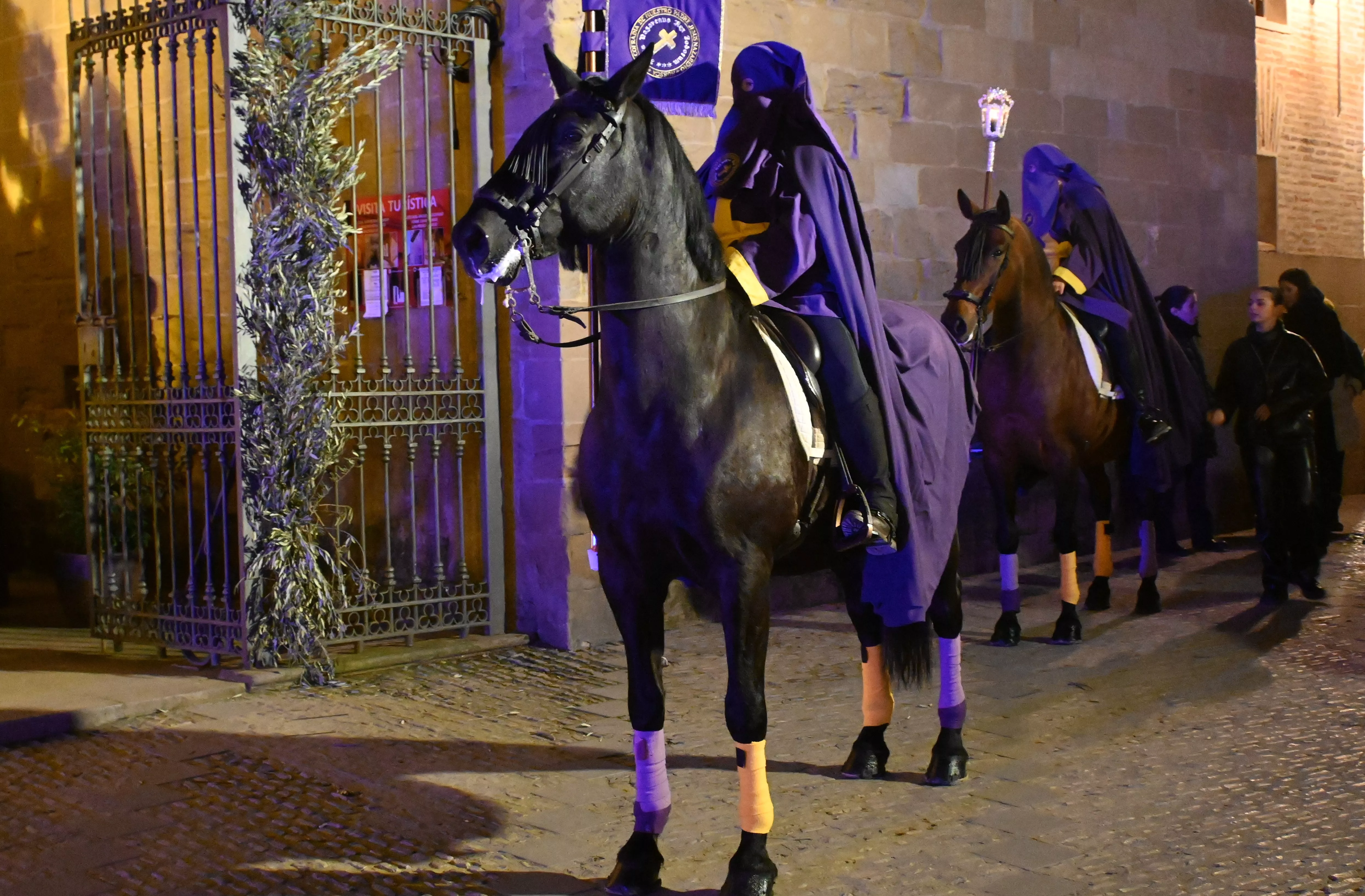 Procesión de la Real Cofradía de Jesús Nazareno de Huesca. Foto Carlos Jalle