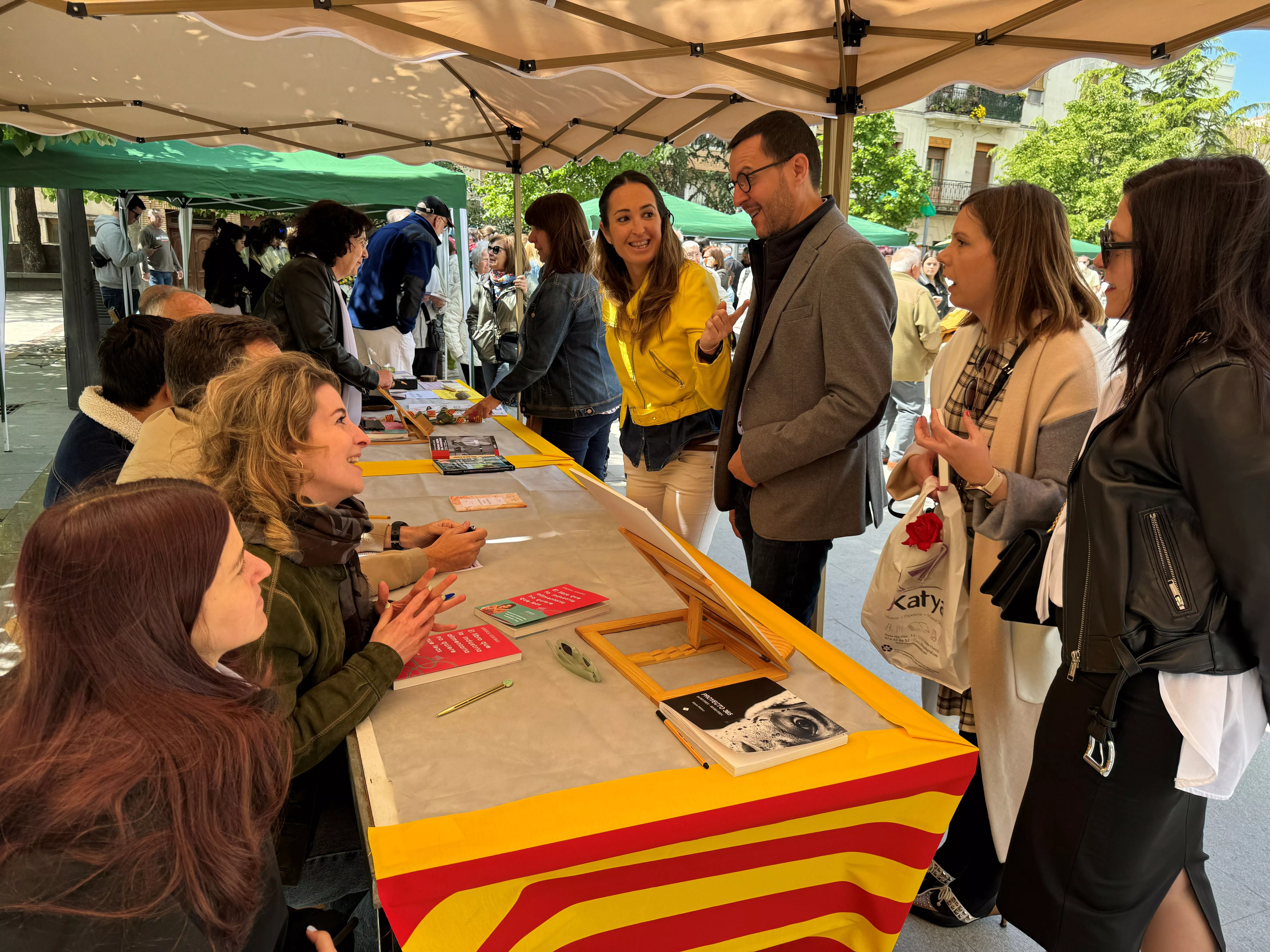 El libro se apodera de Binéfar en San Jorge, Día de Aragón