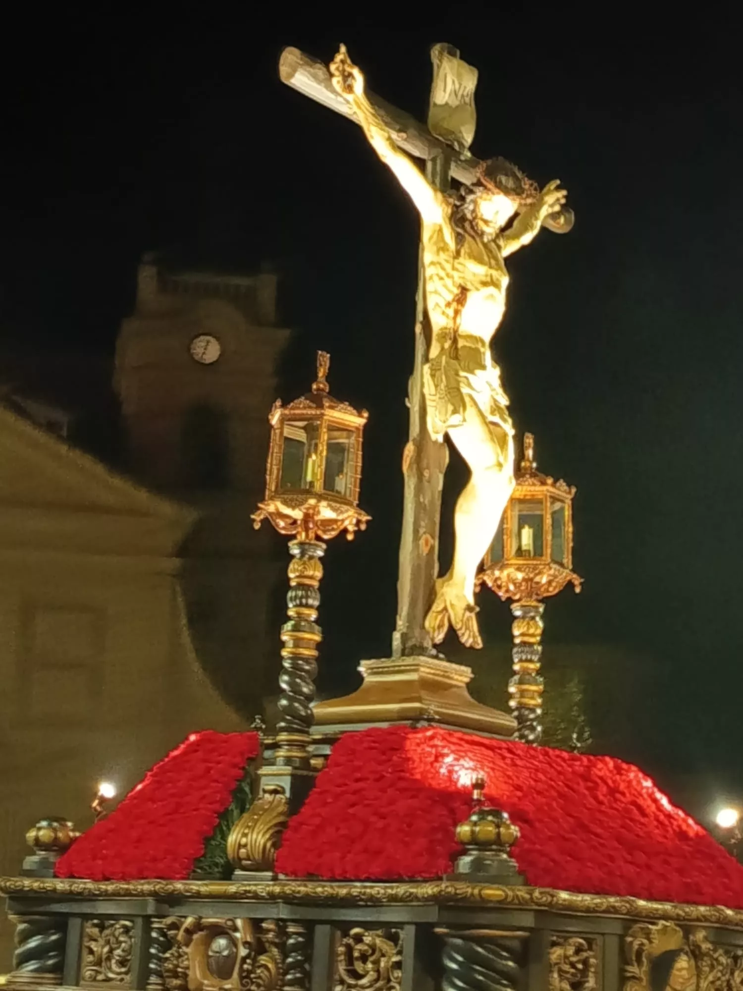 Encuentro del Cristo del Perdón y la Dolorosa ante San Pedro el Viejo. Foto Pedro Ayuso