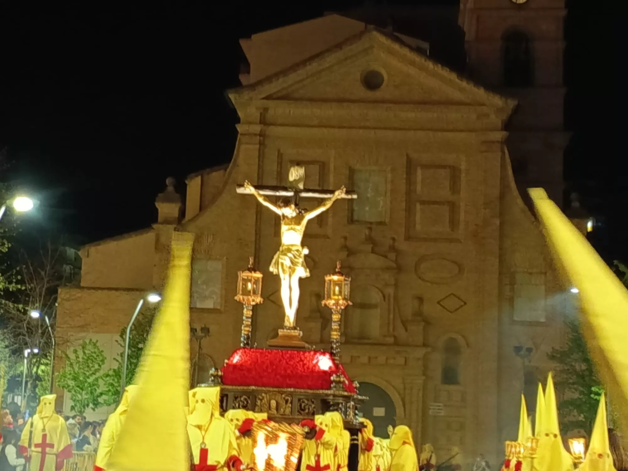 Encuentro del Cristo del Perdón y la Dolorosa ante San Pedro el Viejo. Foto Pedro Ayuso