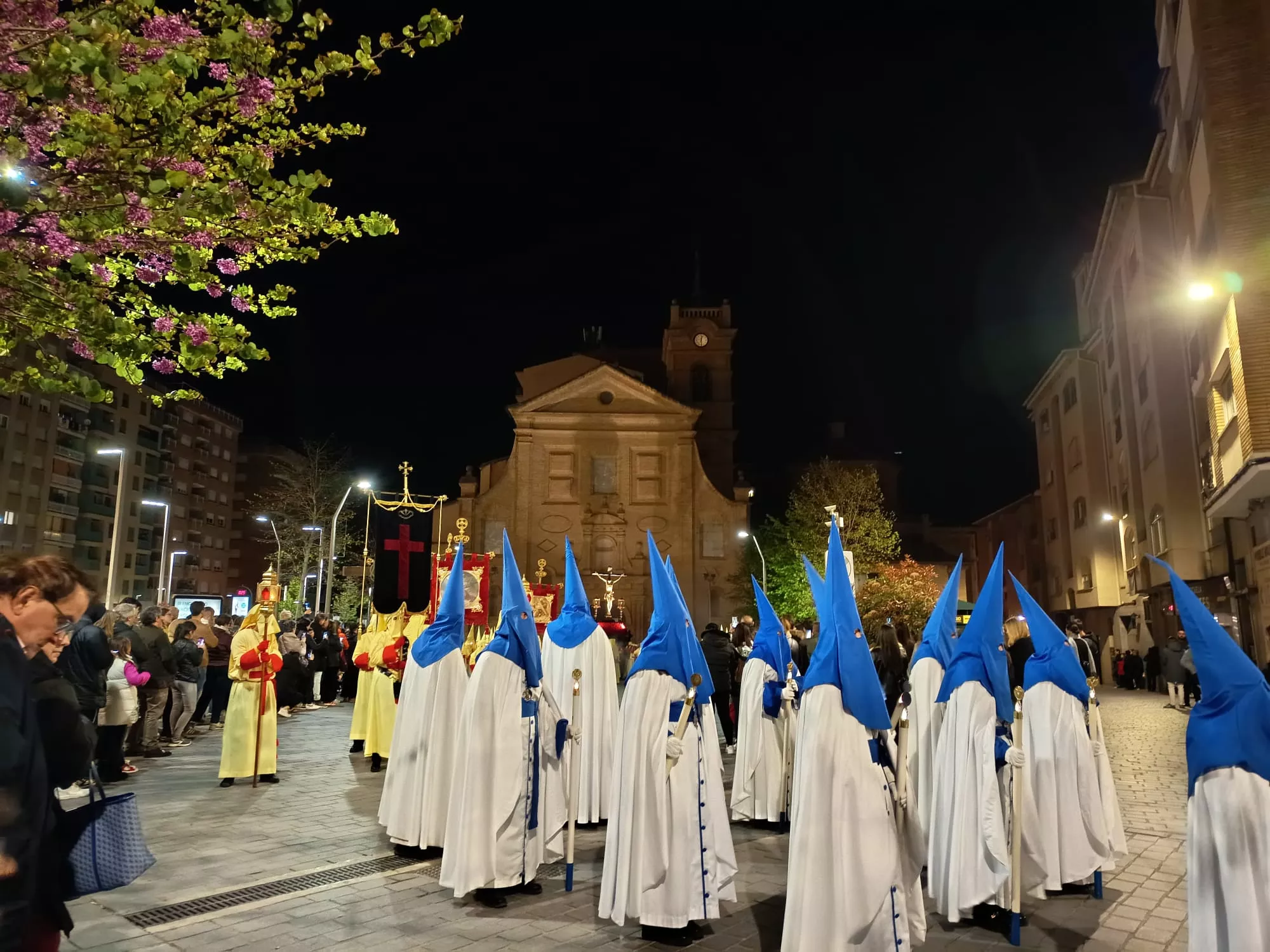 Encuentro del Cristo del Perdón y la Dolorosa ante San Pedro el Viejo. Foto Pedro Ayuso