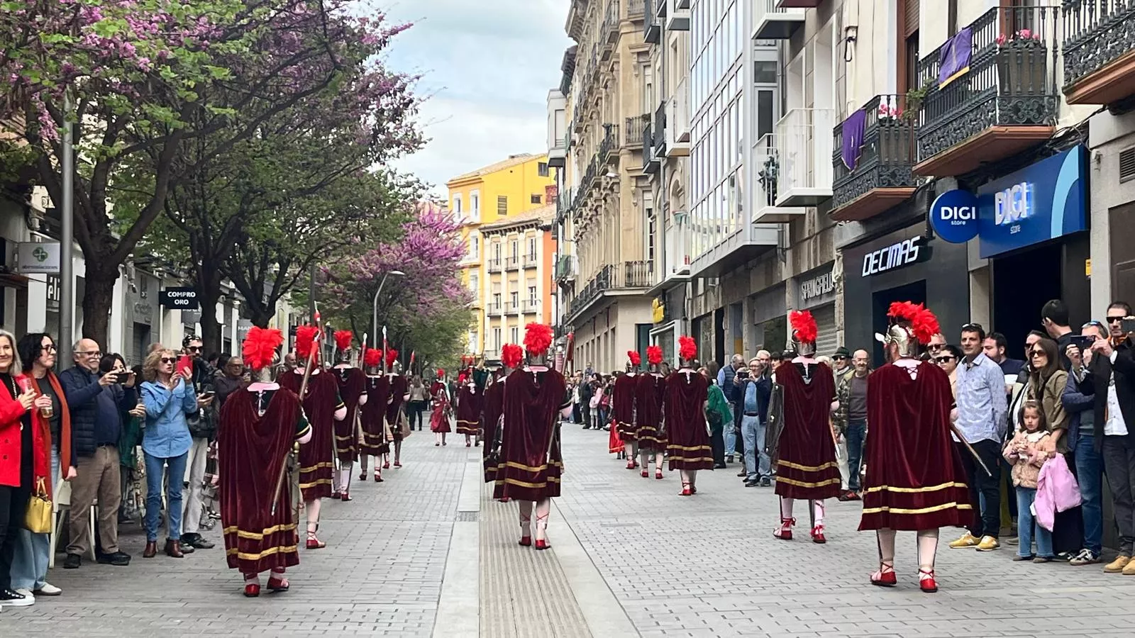  Desfile de Romanos camino de la Iglesia de Santo Domingo y San Martín. Foto Mercedes Manterola