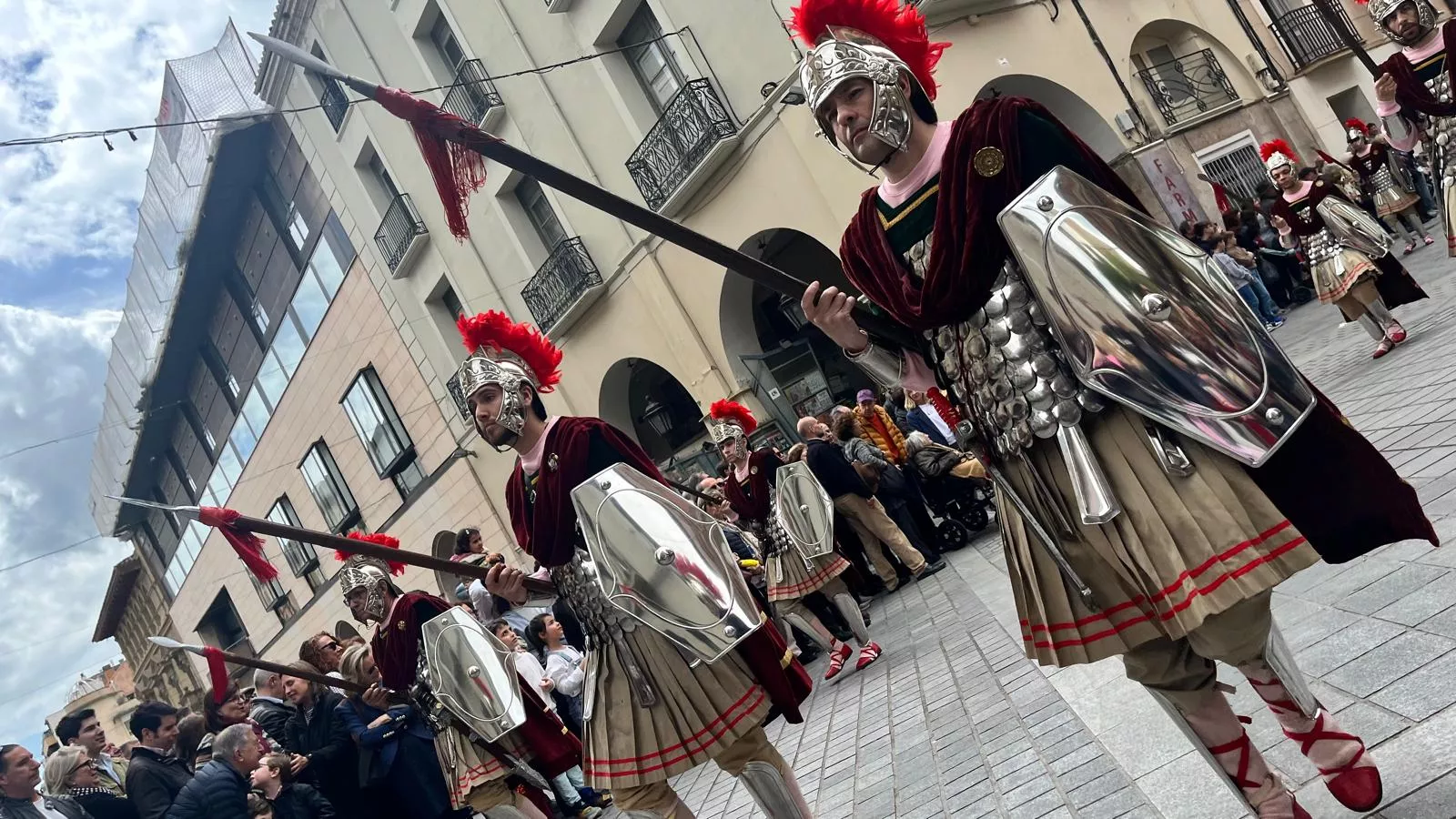  Desfile de Romanos camino de la Iglesia de Santo Domingo y San Martín. Foto Mercedes Manterola
