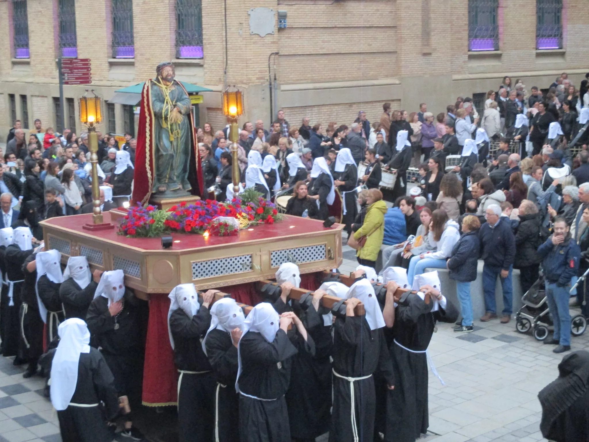 Procesión del Santo Entierro de Huesca. Foto María José Sampietro