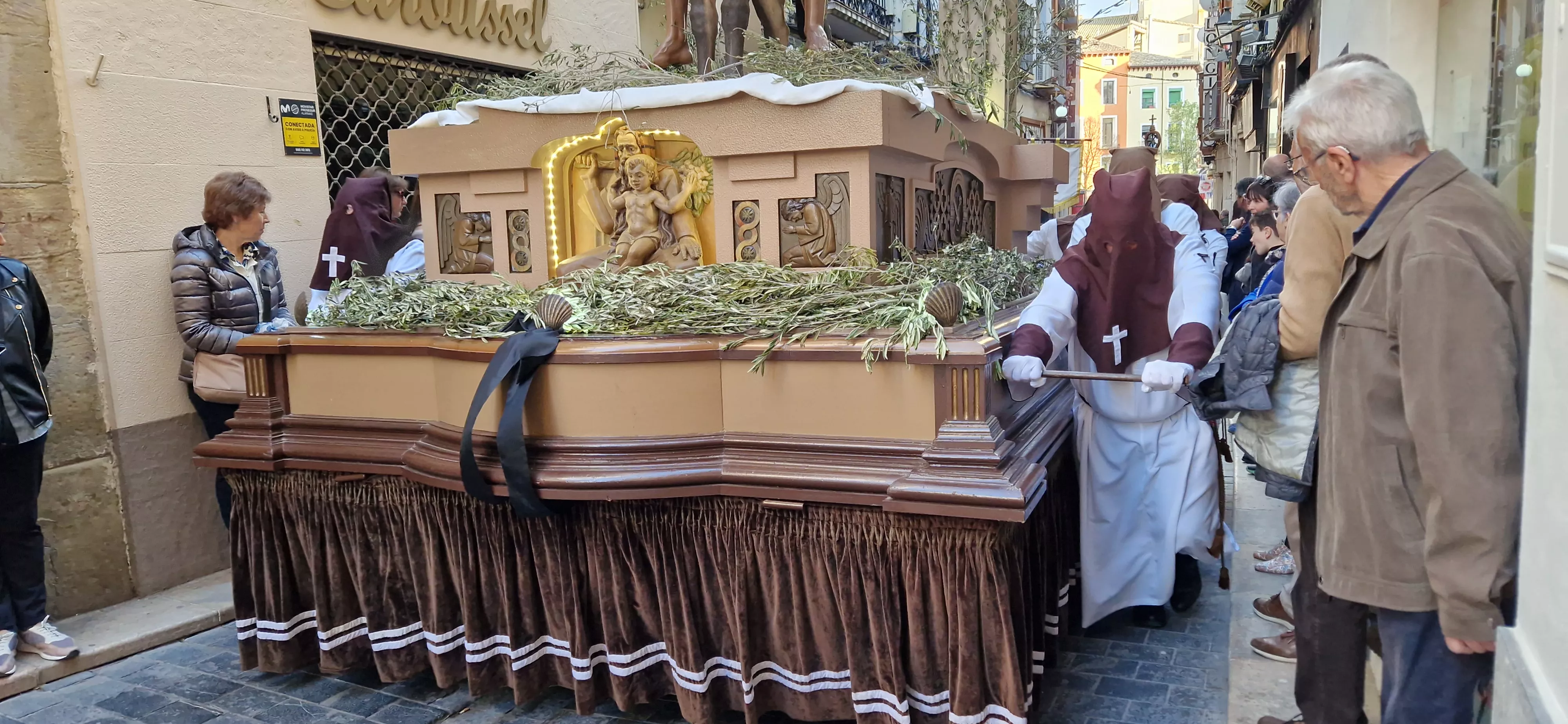 Procesión del Santo Entierro de Huesca. Foto Myriam Martínez 