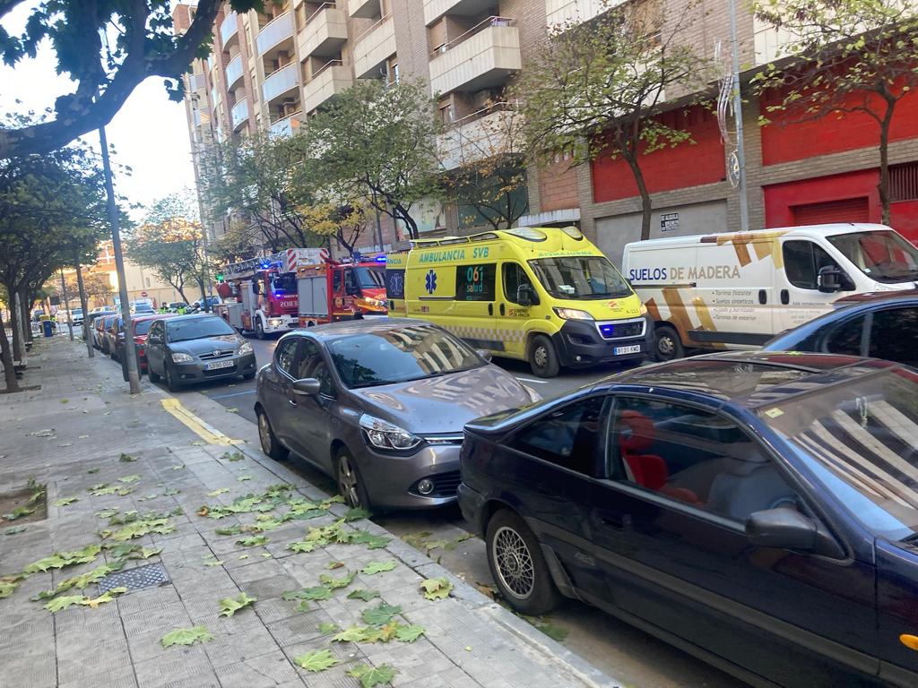 Imágenes de la evacuación en la calle Cabestany de Huesca
