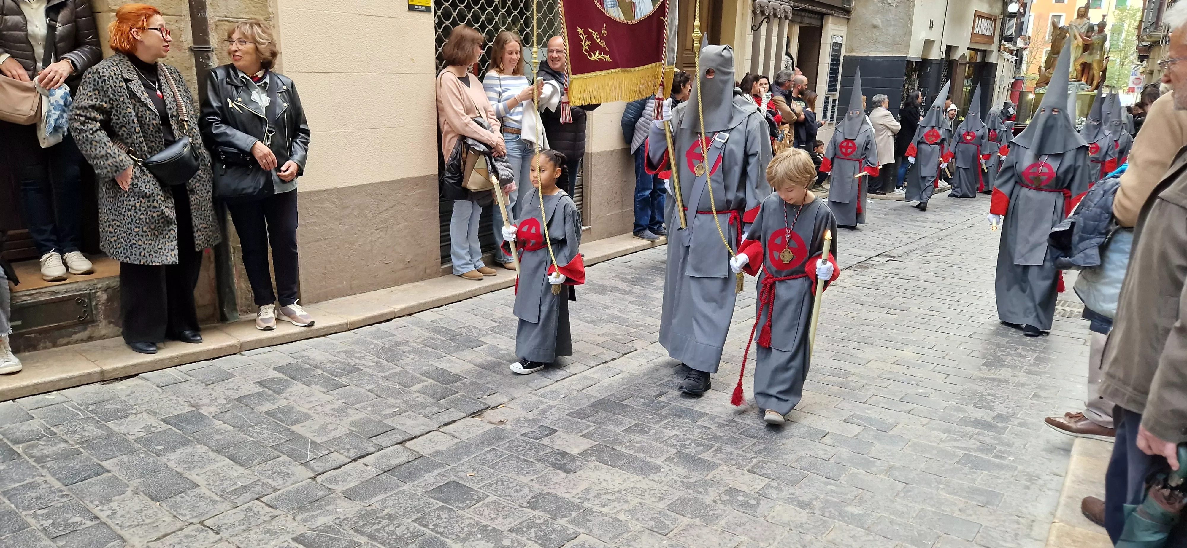 Procesión del Santo Entierro de Huesca. Foto Myriam Martínez 