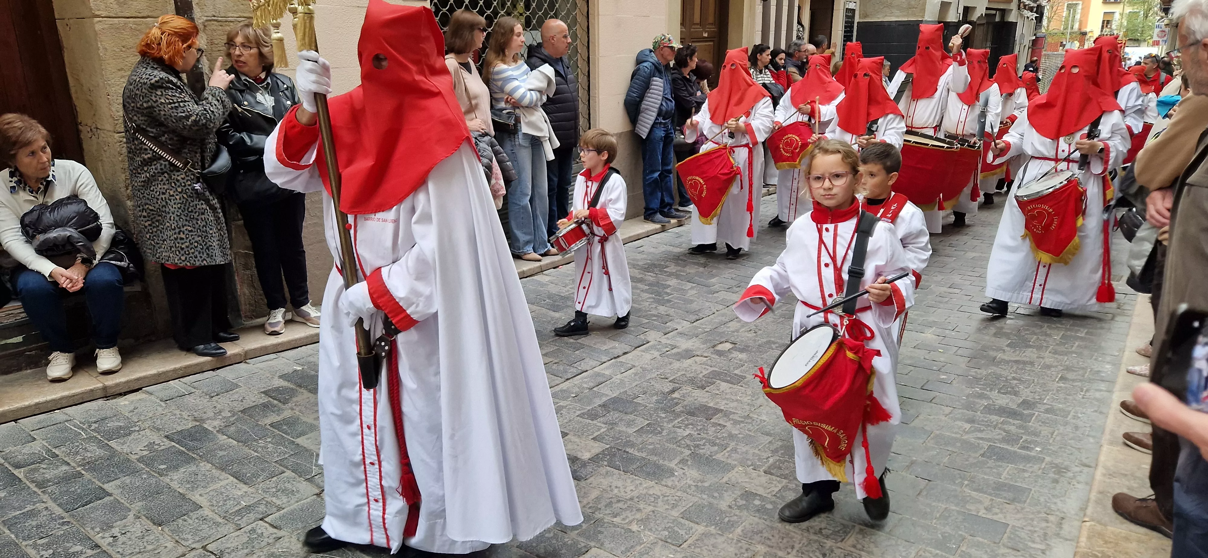 Procesión del Santo Entierro de Huesca. Foto Myriam Martínez 