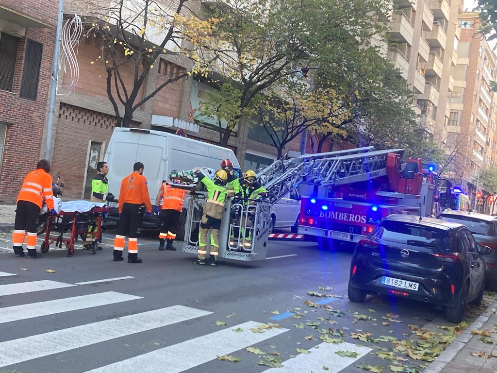 Imágenes de la evacuación en la calle Cabestany de Huesca