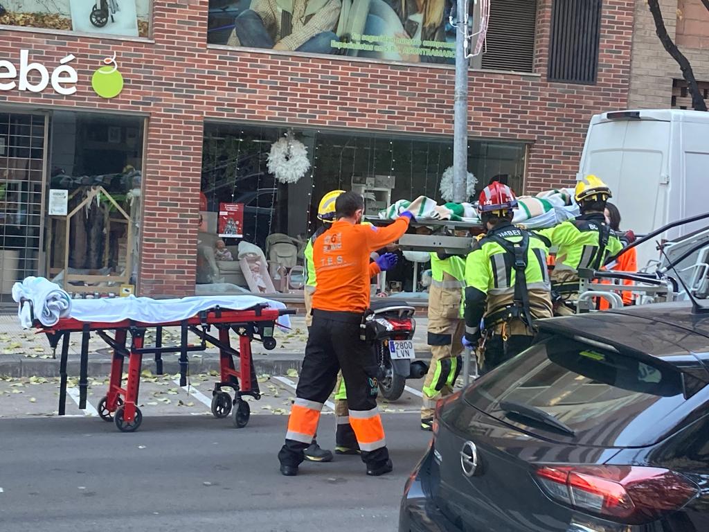 Imágenes de la evacuación en la calle Cabestany de Huesca